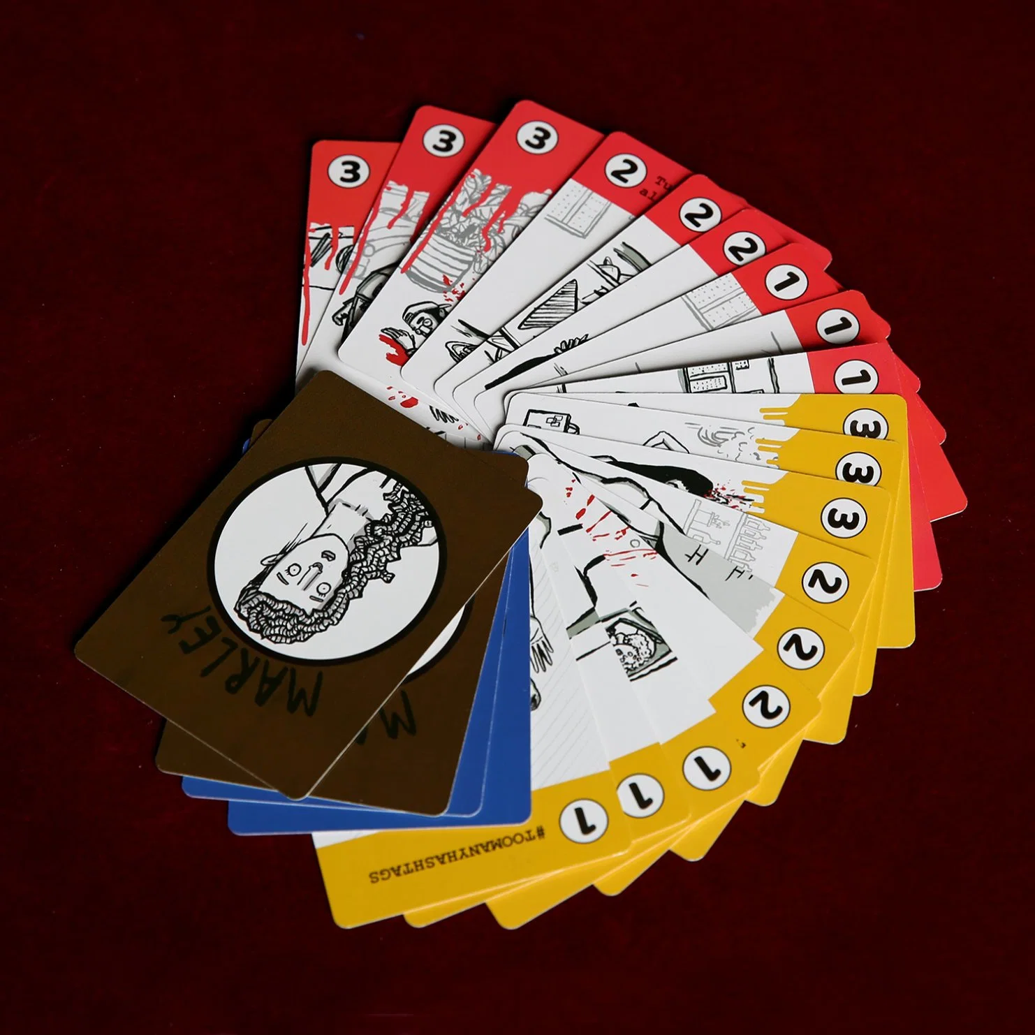 Jeu de cartes personnalisé pour adultes, un jeu de cartes en papier sanglantement bon.