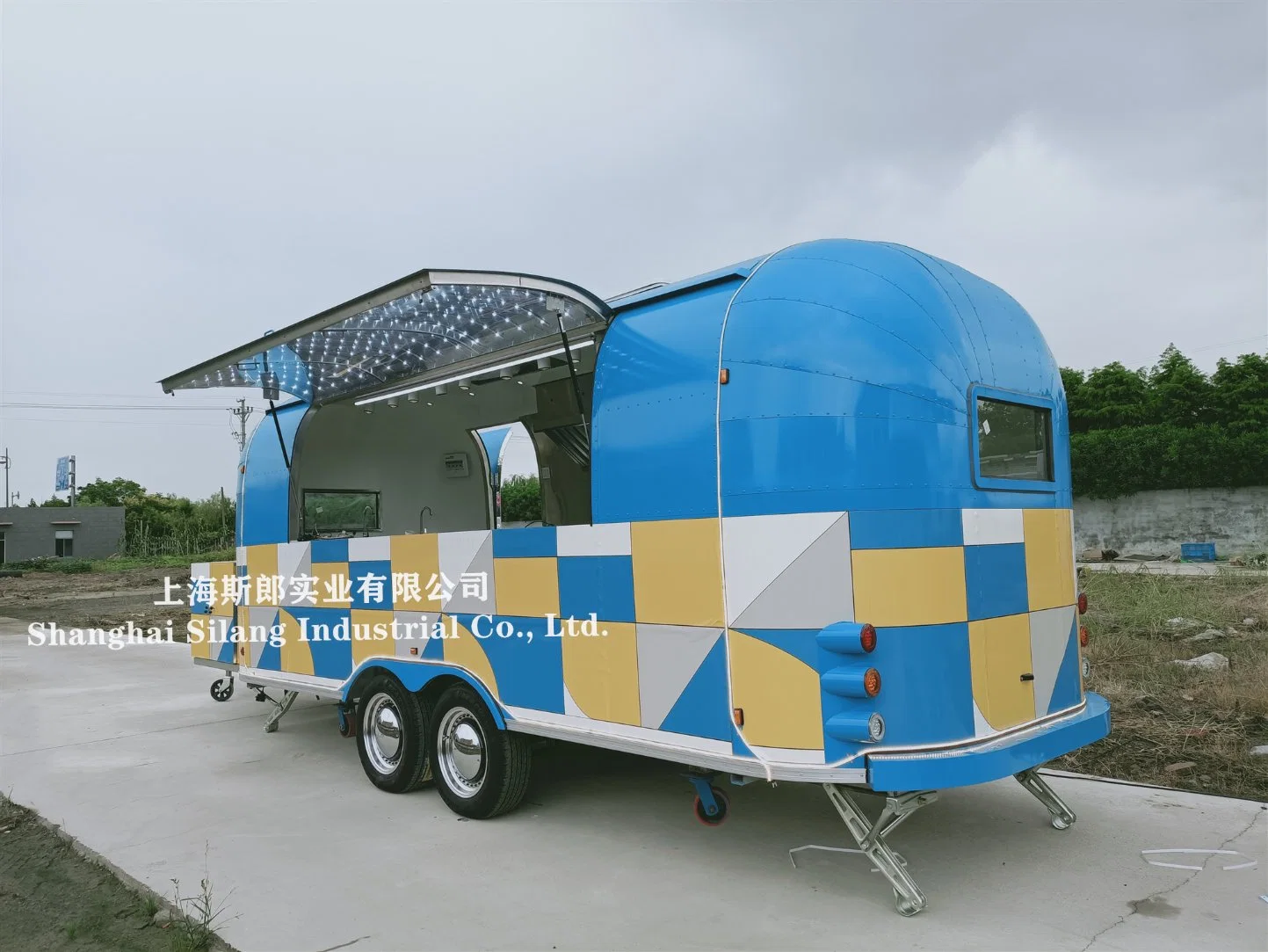 Factory Sells Stainless Steel Full-Mirror Panel Trailer Commercial Street Concert Mobile RV