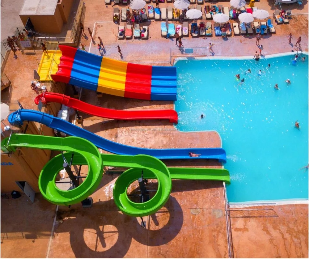 Parc aquatique extérieur, ensembles de jeux pour enfants, piscine hors sol avec toboggan aquatique.