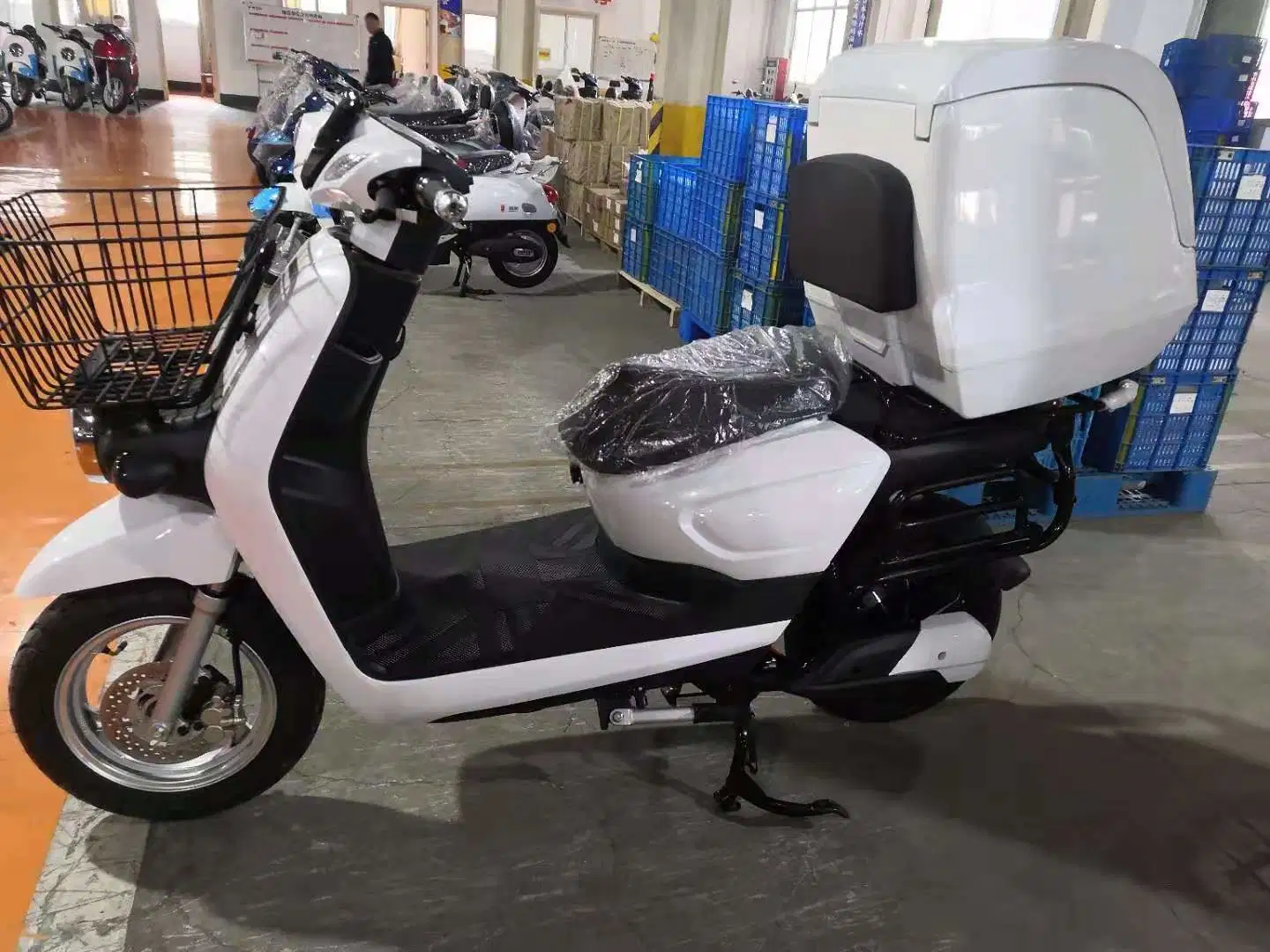 Big Rear Box Electric Motorcycle/Scooter for Fast Food Delivery
