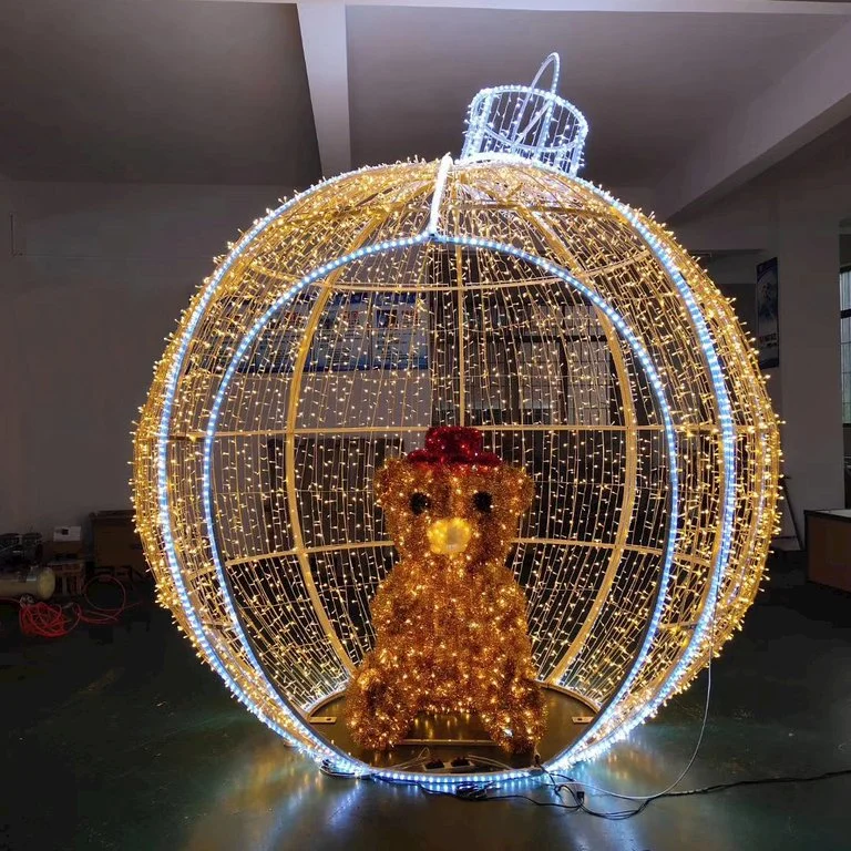 Decoración de Navidad personalizada con arco de bolas gigantes para decoración de centro comercial