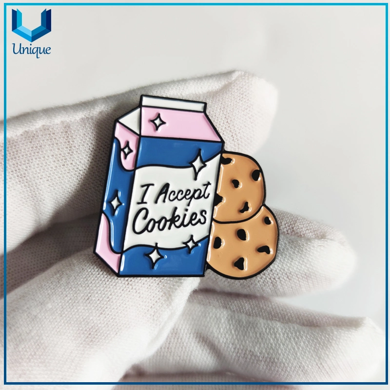 Los mejores regalos promocionales Pinzas metálicas, la leche barata Cookie Pins Badge para la docoración, Diseño a medida Die golpeado Hierro Metal Broche para los regalos