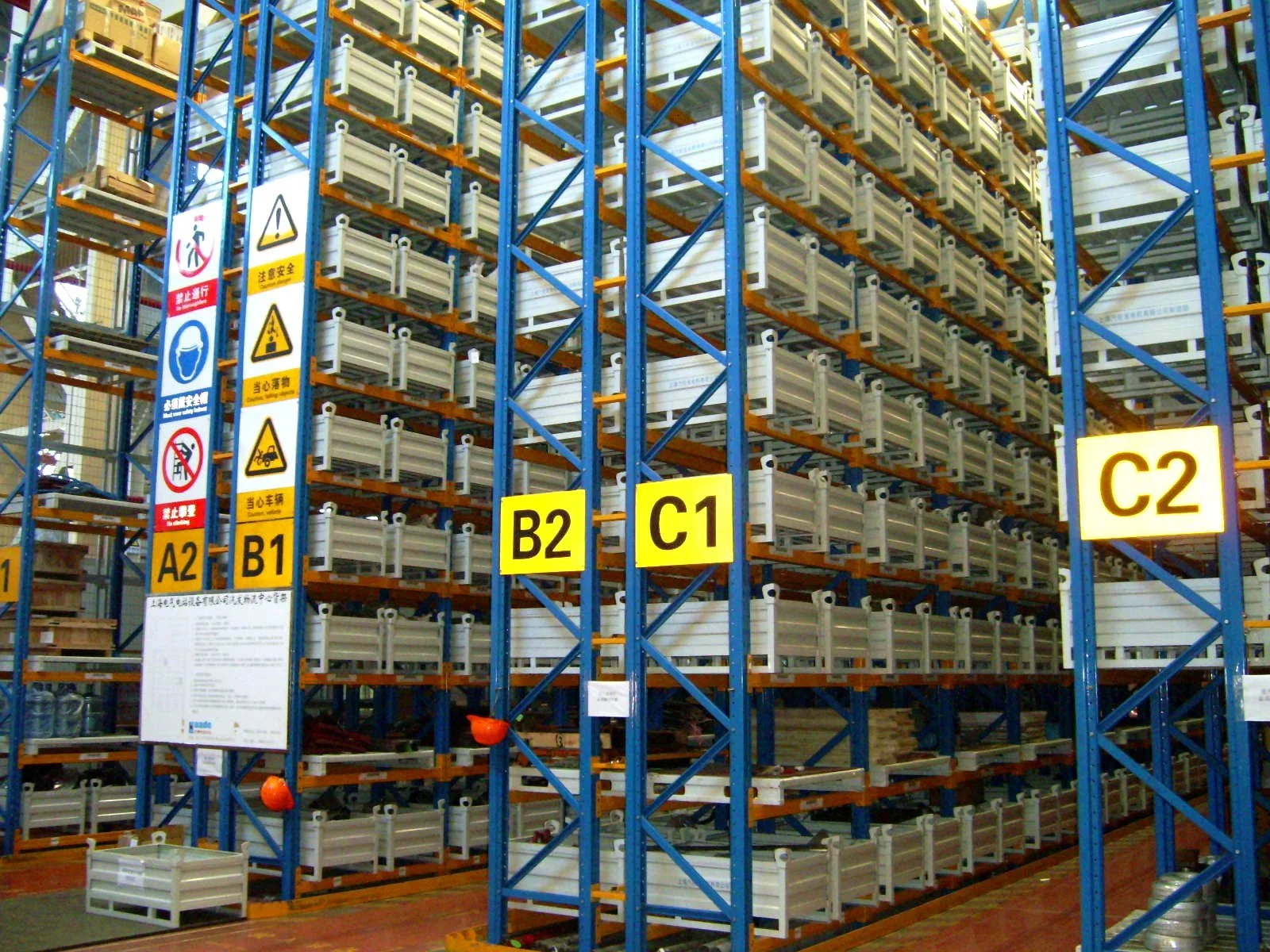 Vna Warehouse Storage Racks with Factory Price and Plastic Pallet.