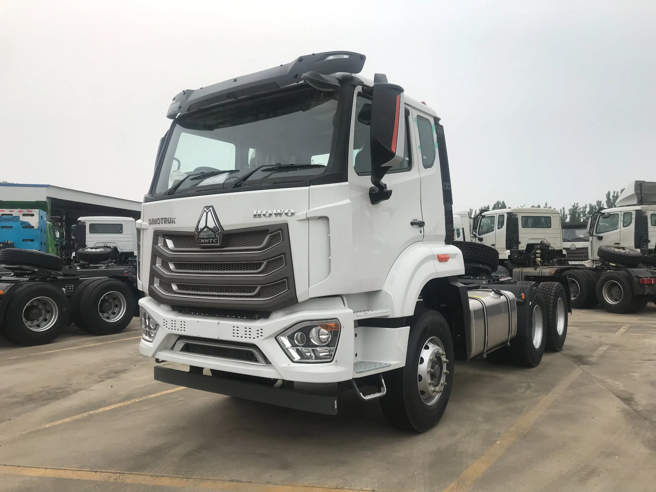 رأس شاحنة جرار 430HP 400HP Sinotruk HOWO N لشبه شاحنة المقطورة