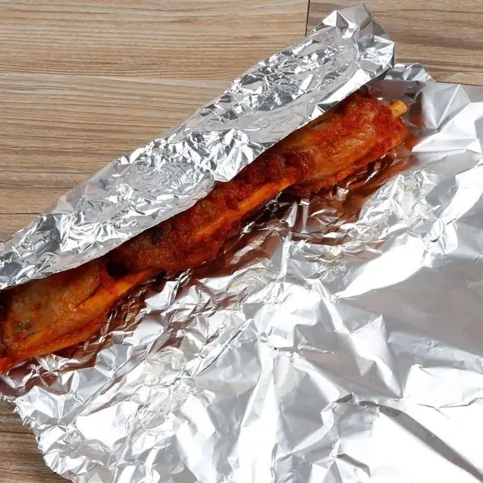 Одноразовая бытовая кухня используйте серебряную бумагу Food Grade Tin Foil 8011 Алюминиевый фольга для пищевых продуктов