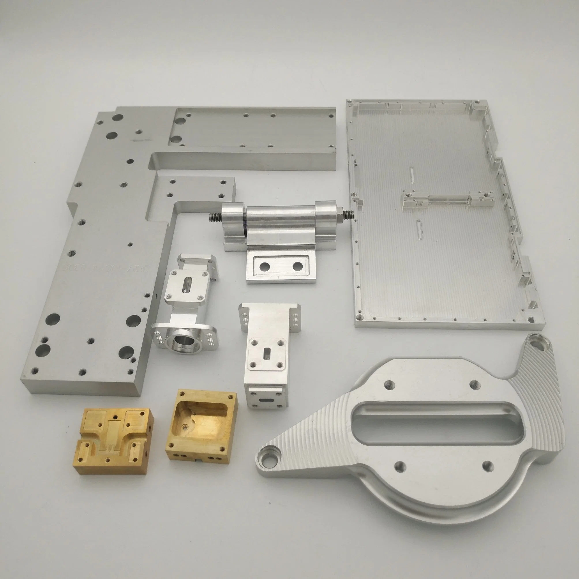 دقة مخصصة CNC معالجة معدنية من الفولاذ المقاوم للصدأ وأعمدة من الألومنيوم التفريز قطع الدوران بالمكمل