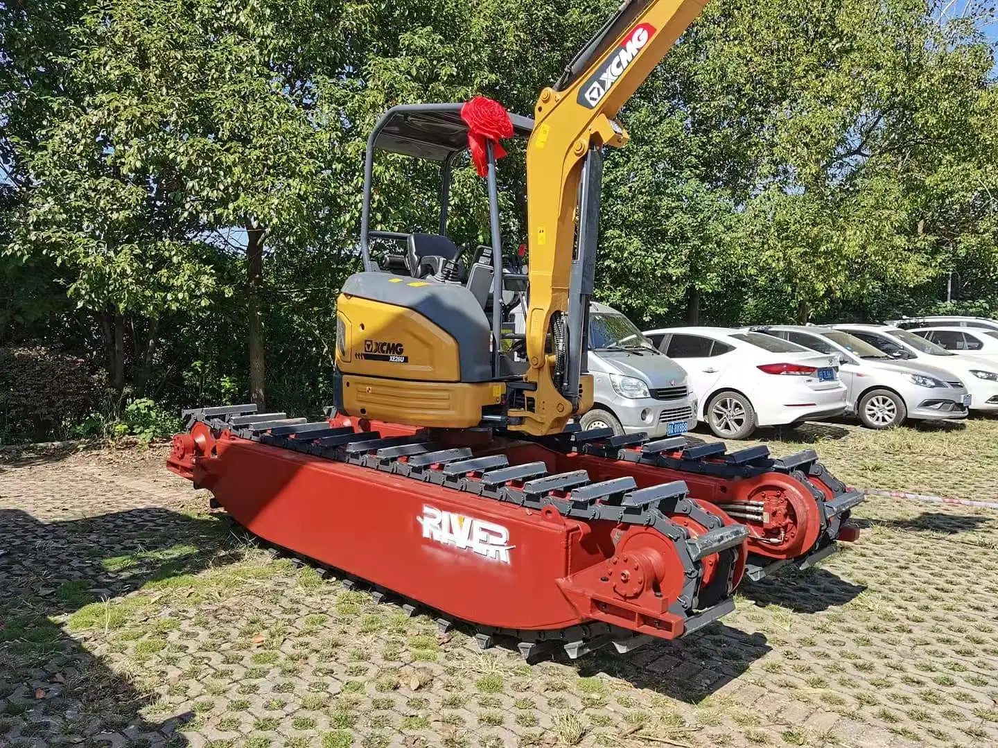 Mini Petit Landau Digger applicable pour creuser des trous et oeuvres d'aménagement paysager Mini-excavatrice amphibie pour creuser dans les Marais marais