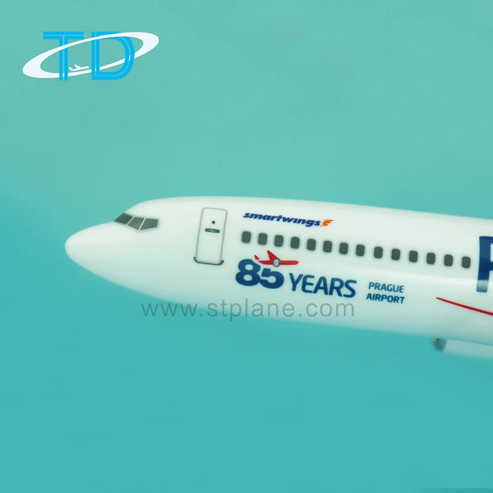 Prague Boeing B737-800 1: 200 19.7cm Plastic Aeroplane Souvenir Gift Aircraft Airplane Model Product