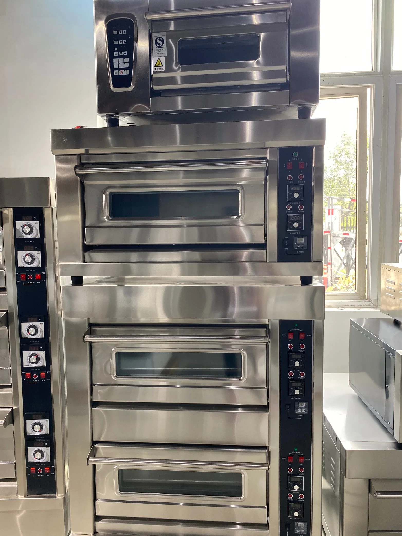 Excellent Equipment 3 Deck 9 Trays Gas Bakery Oven Bakery Machine/with Timer Control /Stainless Steel Commercial Pizza Oven Electrical Pizza Oven