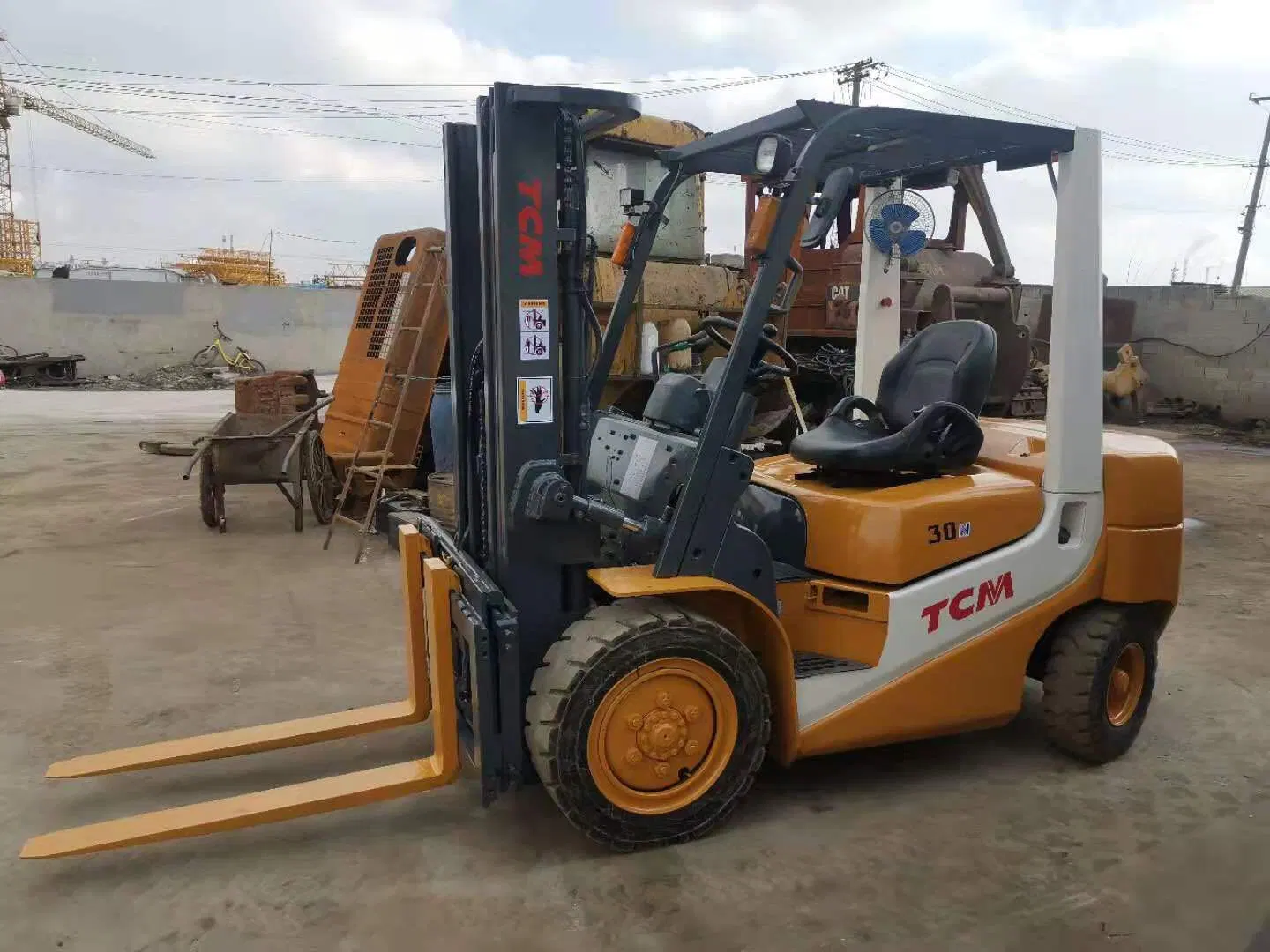 استخدم الطراز Mini Fd30 TCM Toyota Komatsu Mitsubishi ForkLift للبيع