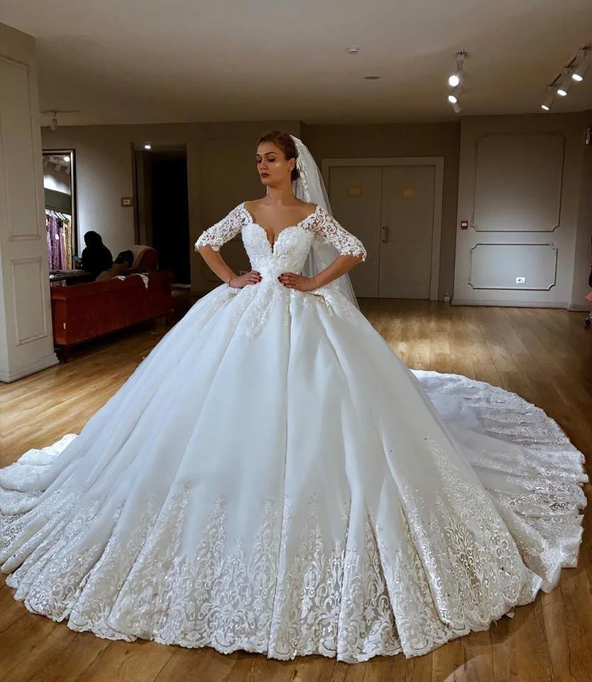 Robe de mariée arabe sur mesure en dentelle perlée avec jupe de bal et manches 1/2 SA20178