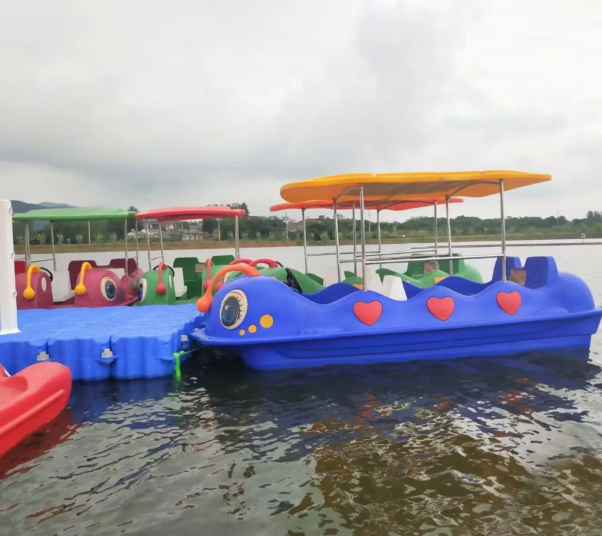 Good Quality Cheap Caterpillar Theme 6 Person Pedal Boat Water Boat