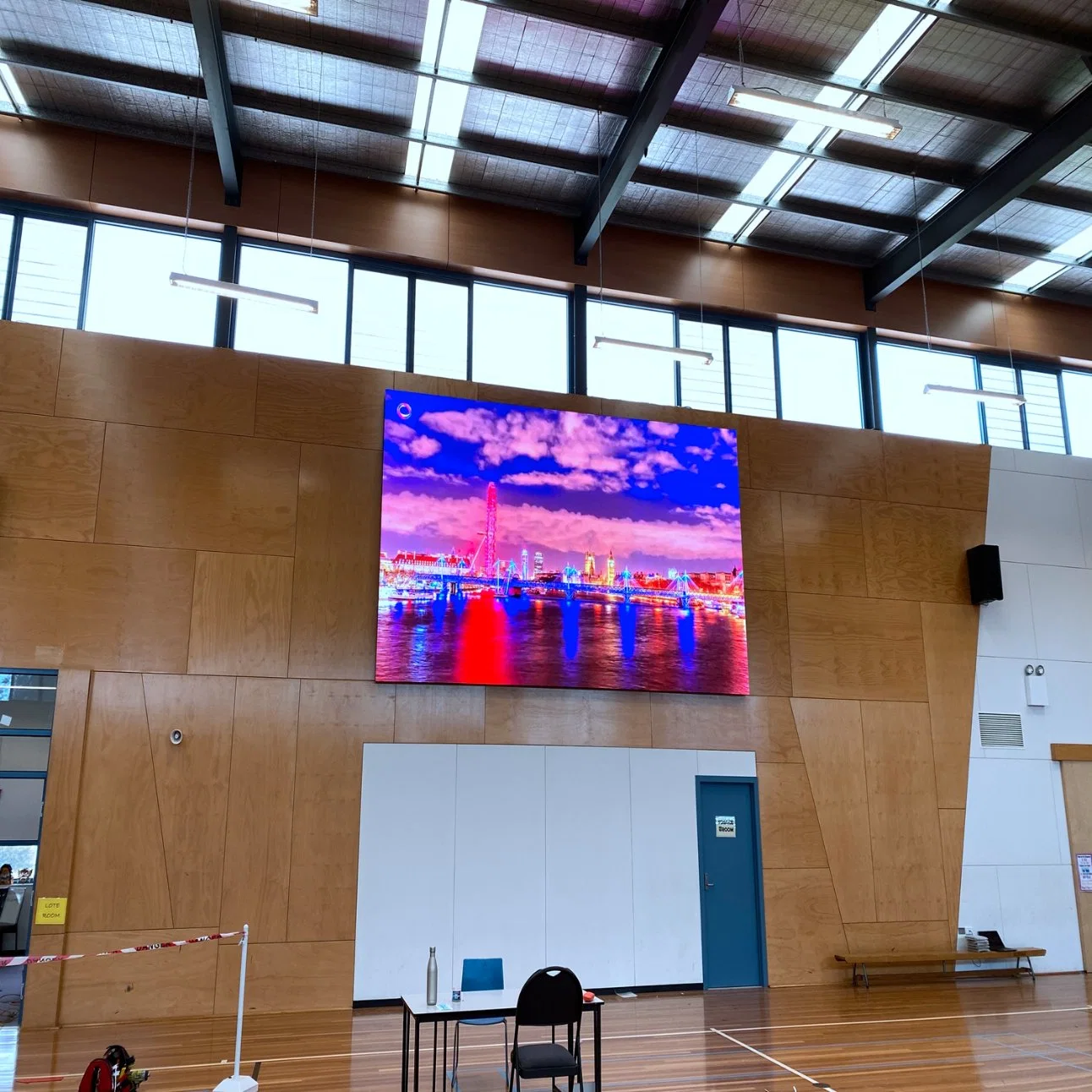 Vollfarbe Druckguss Werbung Innen / Außen P3 P4 LED gebogene Anzeige Bildschirm/LED-Videowand