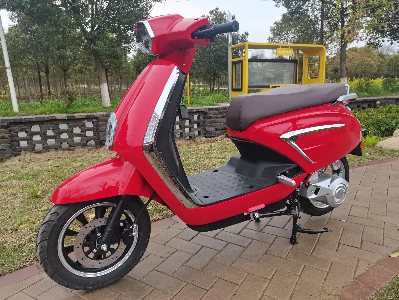 The Cheapest and High Quality Electric Motorcycle E Bike Scooter for Sale and 2000W 80km/H