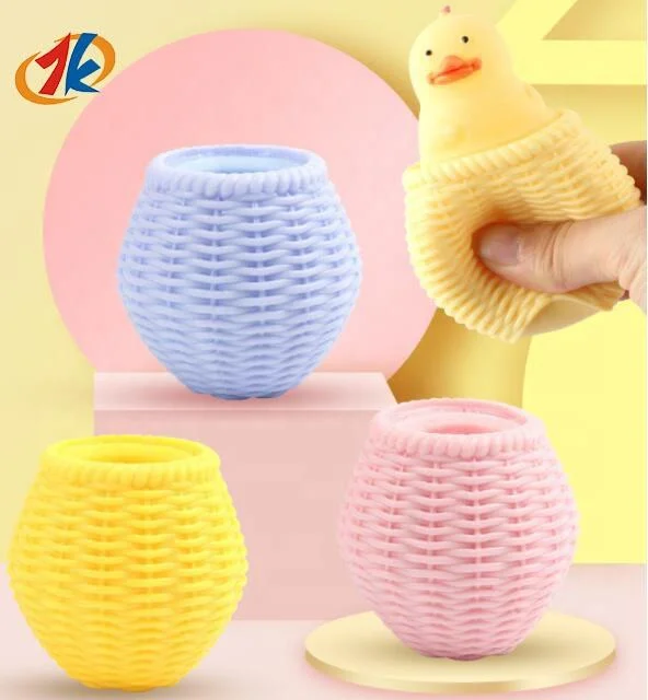 2024 Nouvelle Inser style vent Chicken Coop Cup Squeeze Cup Pincez Happy PET Cup Spoof Decompression Toys Squeak Toys