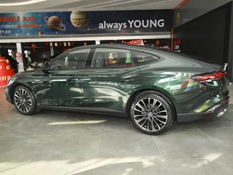 Mg7 2023 2.0t جائزة + إصدار Ultimate سيارة البنزين متوسطة الحجم