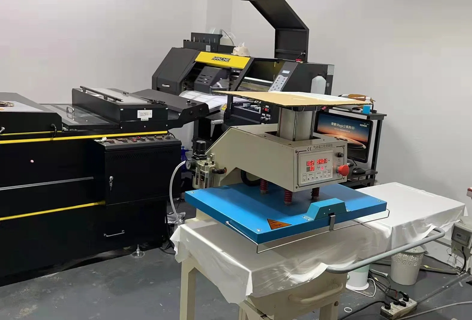 Four Heads Epson I3200 Dtf Printer Pet Film T-Shirt Printer Digital Powder Shaking Machine Transfer Film Heat Press