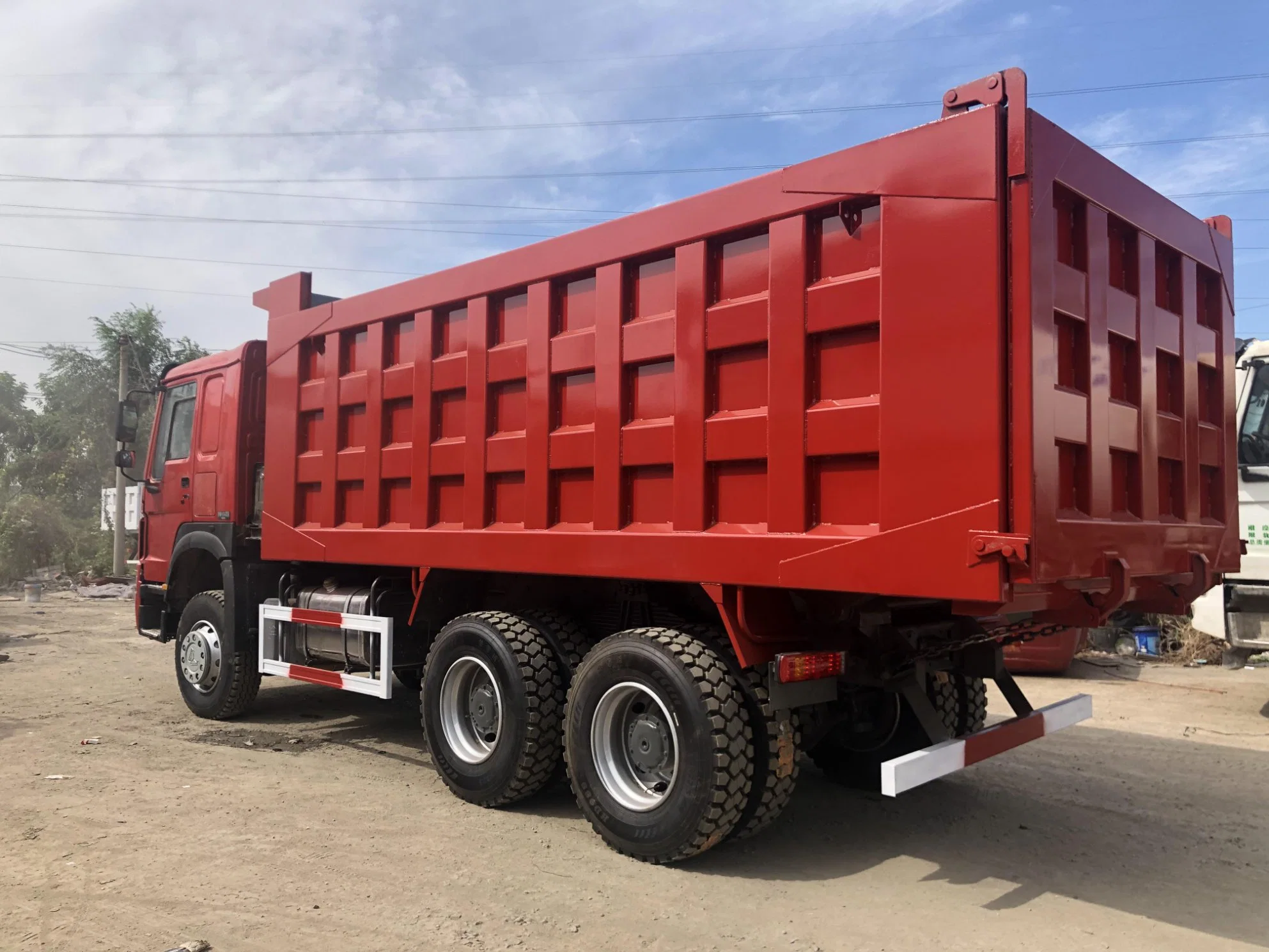 A condição original de boa qualidade usado caminhão de caixa basculante Modelo 2016 375HP 35 Cbm Usado Sinetruck Euro3 HOWO Mining Caminhão Basculante