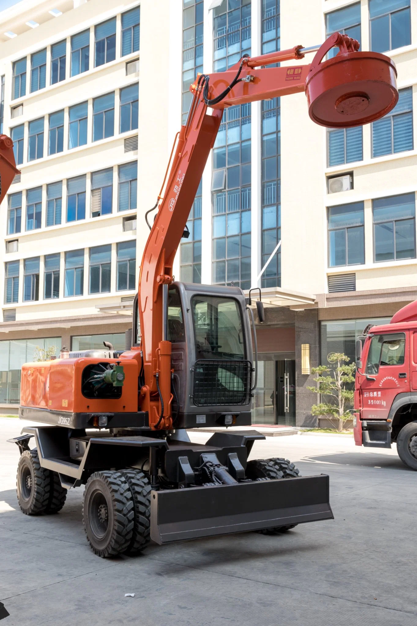 Electromagnetic Crane Lifting Scrap Steel and Iron Magnetic Grab Lift Excavator for Recycling Metal Center