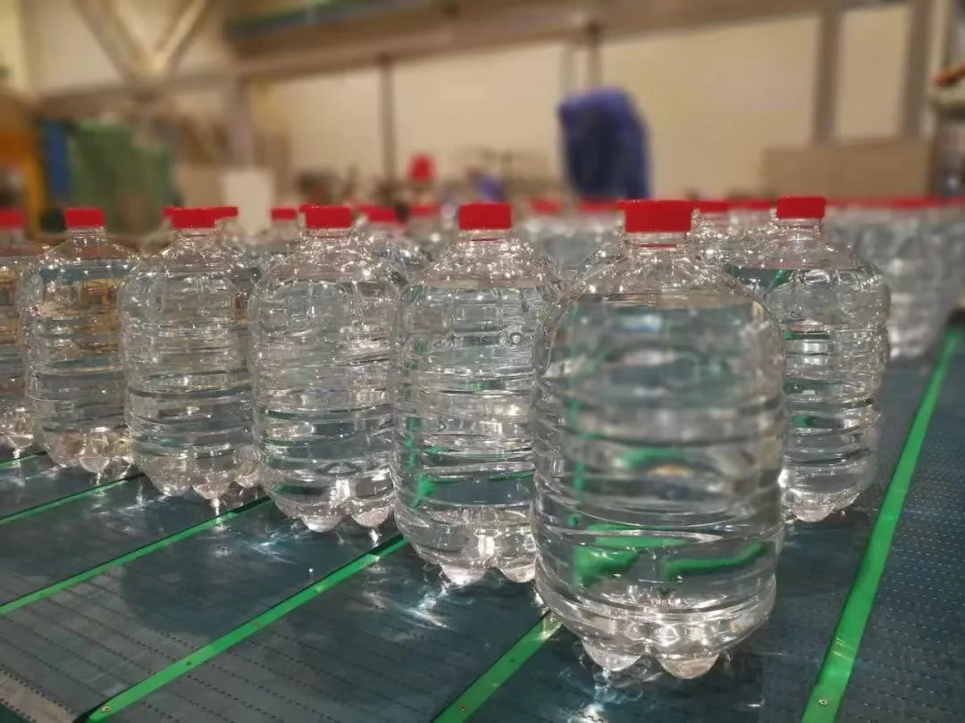 Automatische Glasflasche Purero Wasser Tee Getränke Liquid Filler Verpackung Waschen Füllen Versiegelung Öl Verpackung Getränkemaschine Abfüllsystem Maschine