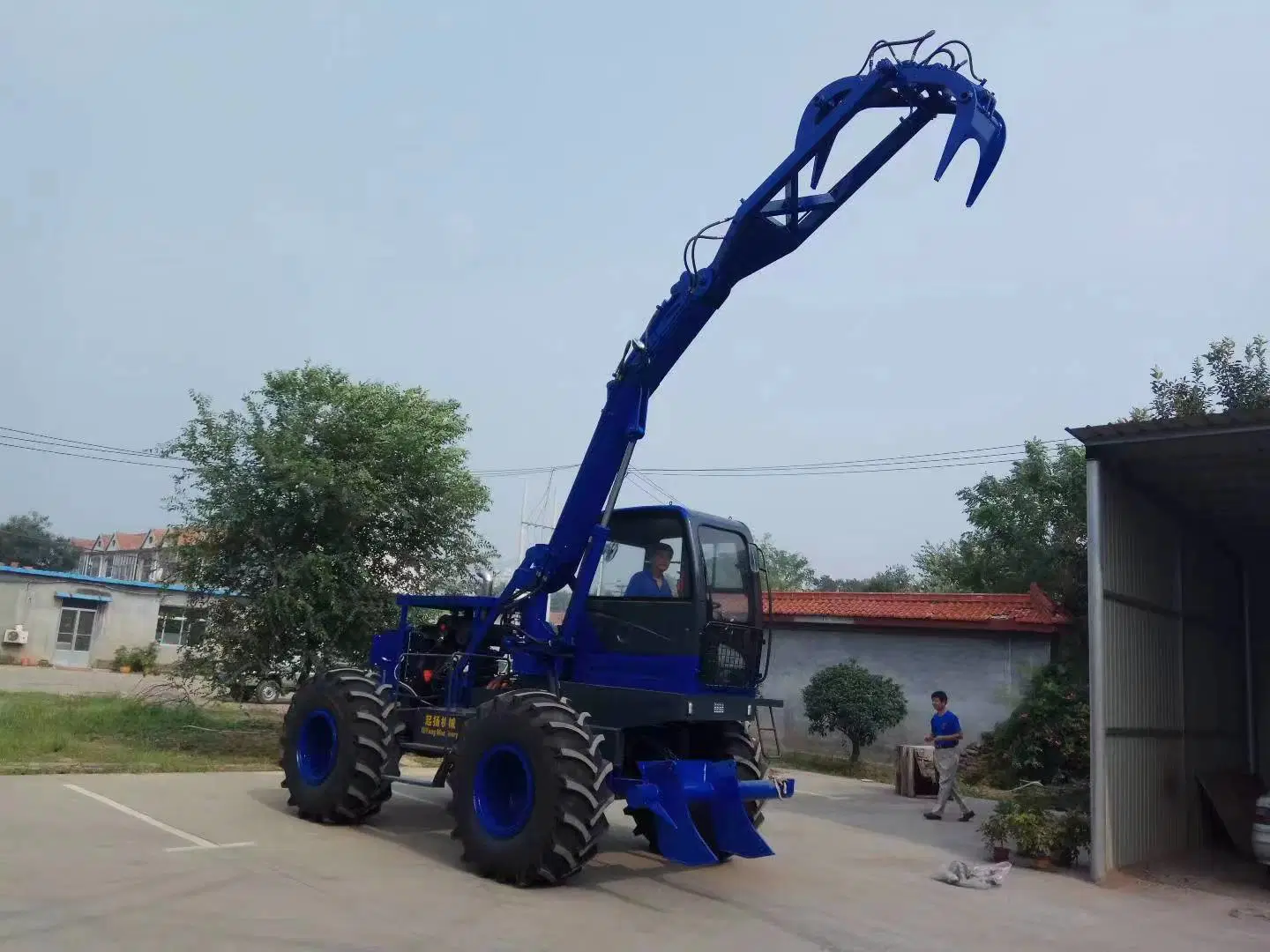 Tractor de ruedas Maquinaria agrícola Cargador de caña de azúcar Motor diesel hidráulico/hierba de madera Horquilla de agarre para trigo/maíz