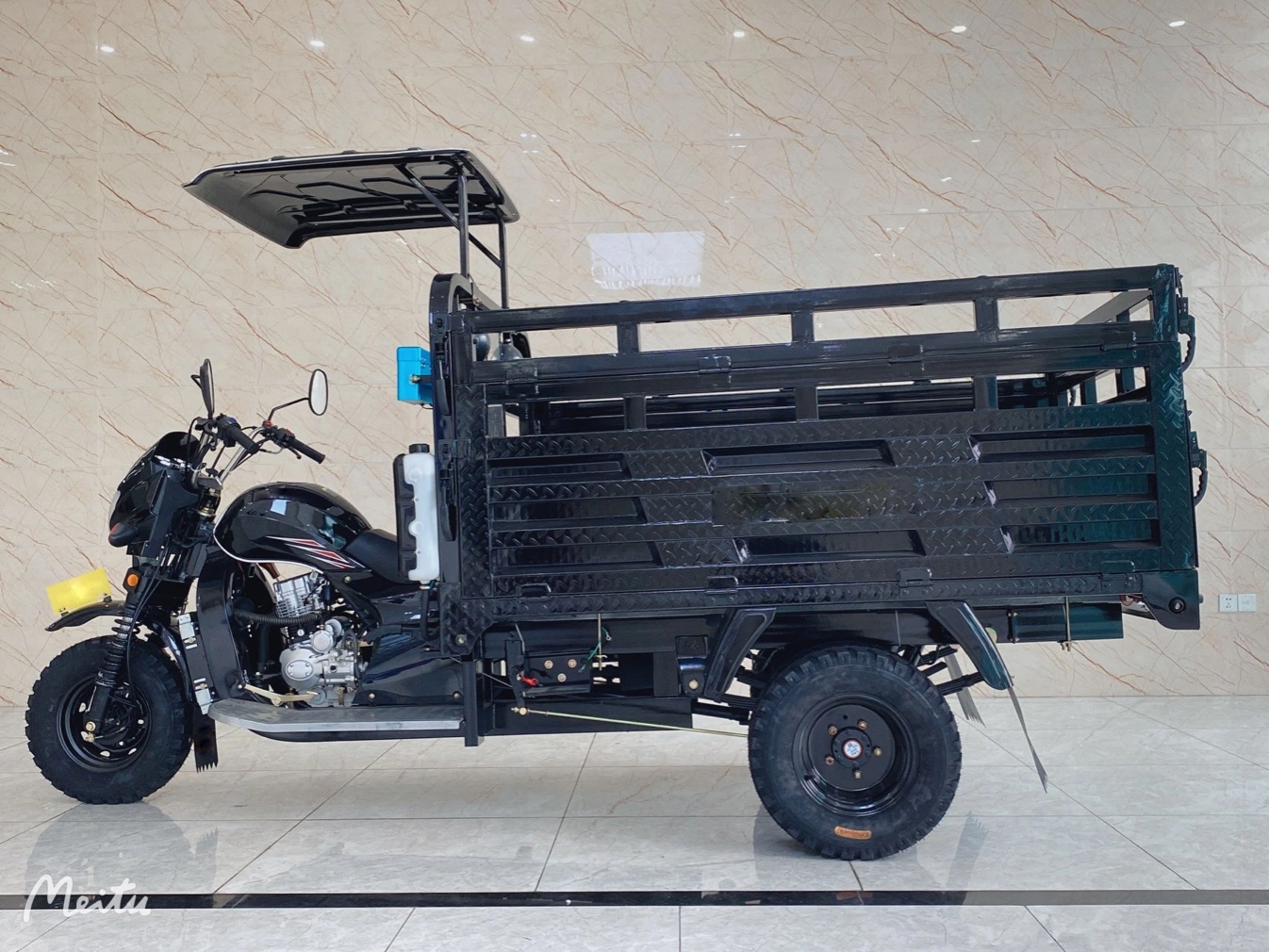 Sell Hot Dump Motor Tricycle Cargo Freight Tricycle Motorcycle 200cc250cc300cc Tricycle for Agricultural