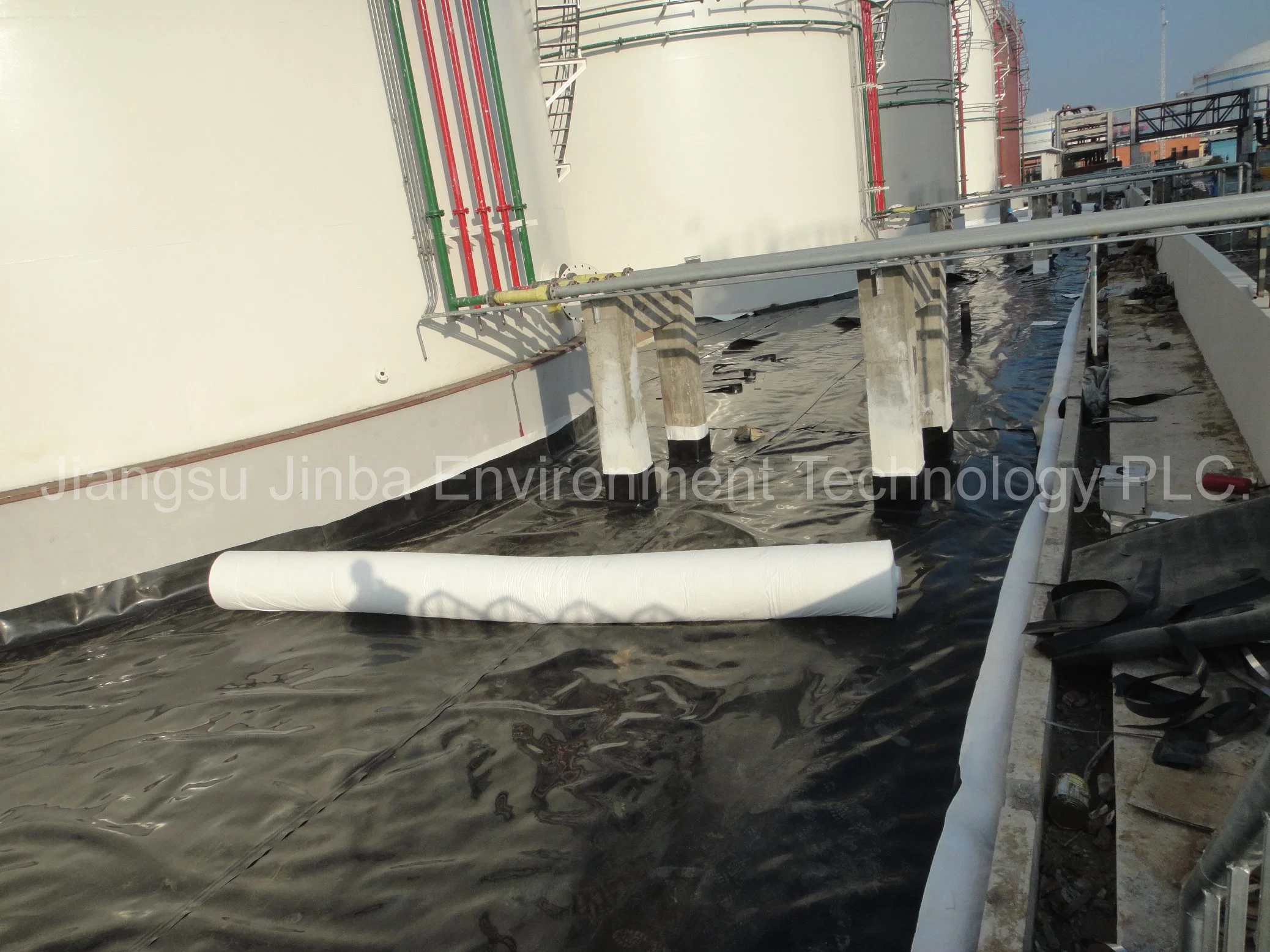 Thickness 0.50-2.00mm Anti-Seepage Impermeable Impervious Waterproof Double-Sided Smooth HDPE Geomembrane for Fuel Storage Tank Secondary Containment