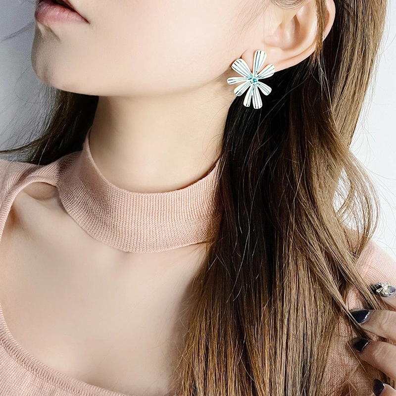 Fashion Jewelry Asymmetric Floral Earrings Irregular Blue Ear Clips