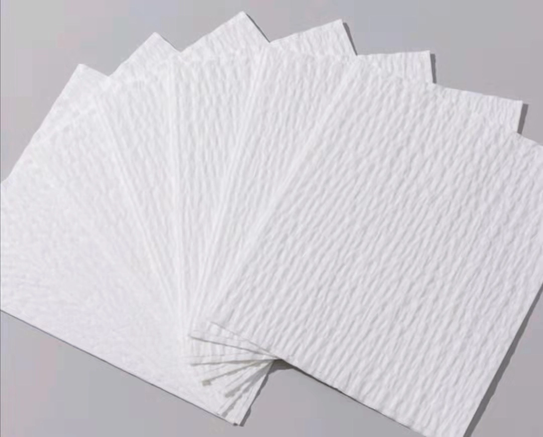 55gsm/65GSM serviettes jetables absorbant élevé 3/4 Ply papier mouchoir en bois pour l'hôpital