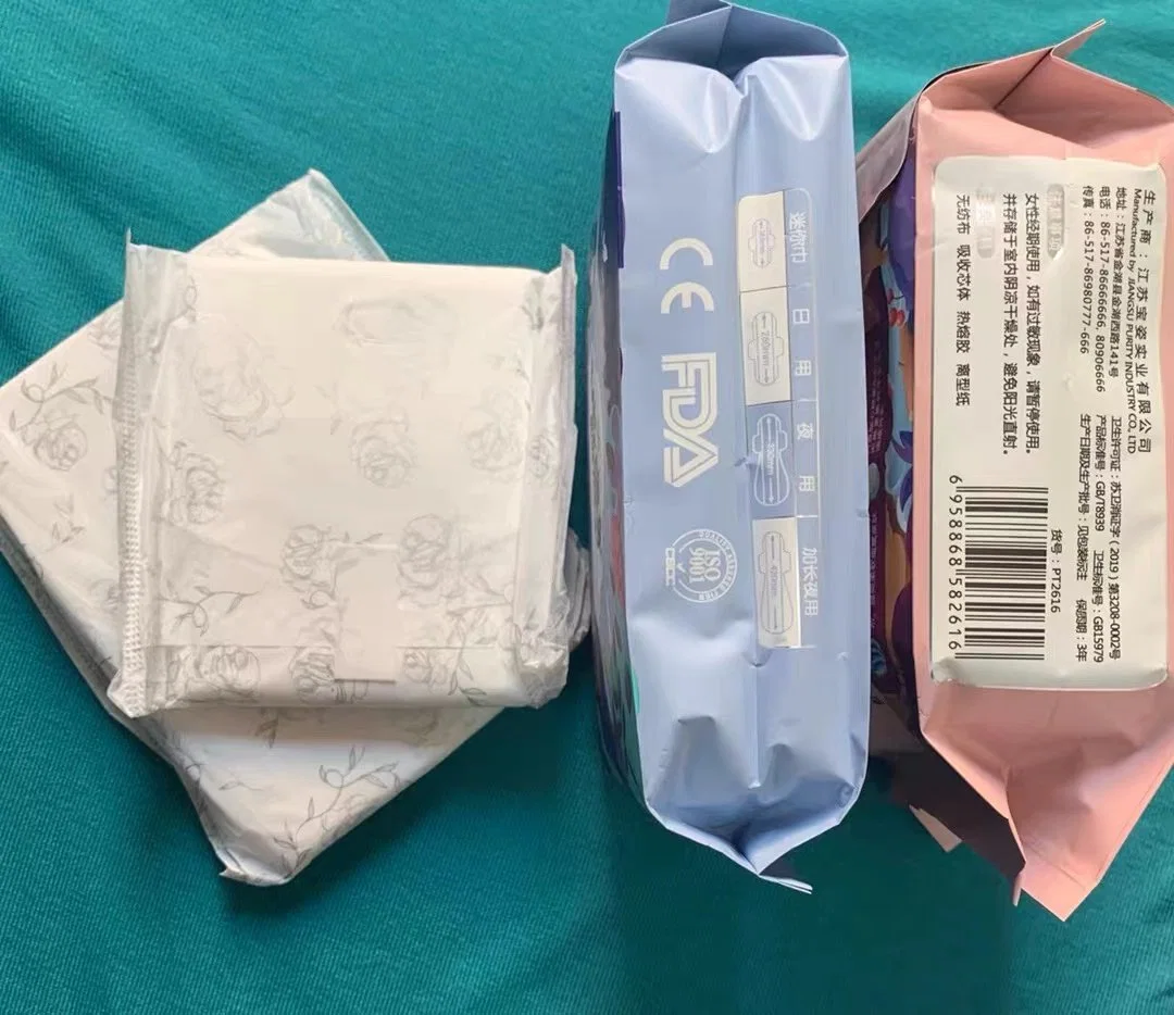 Serviette hygiénique avec feuille supérieure d'acide faible de haute qualité.