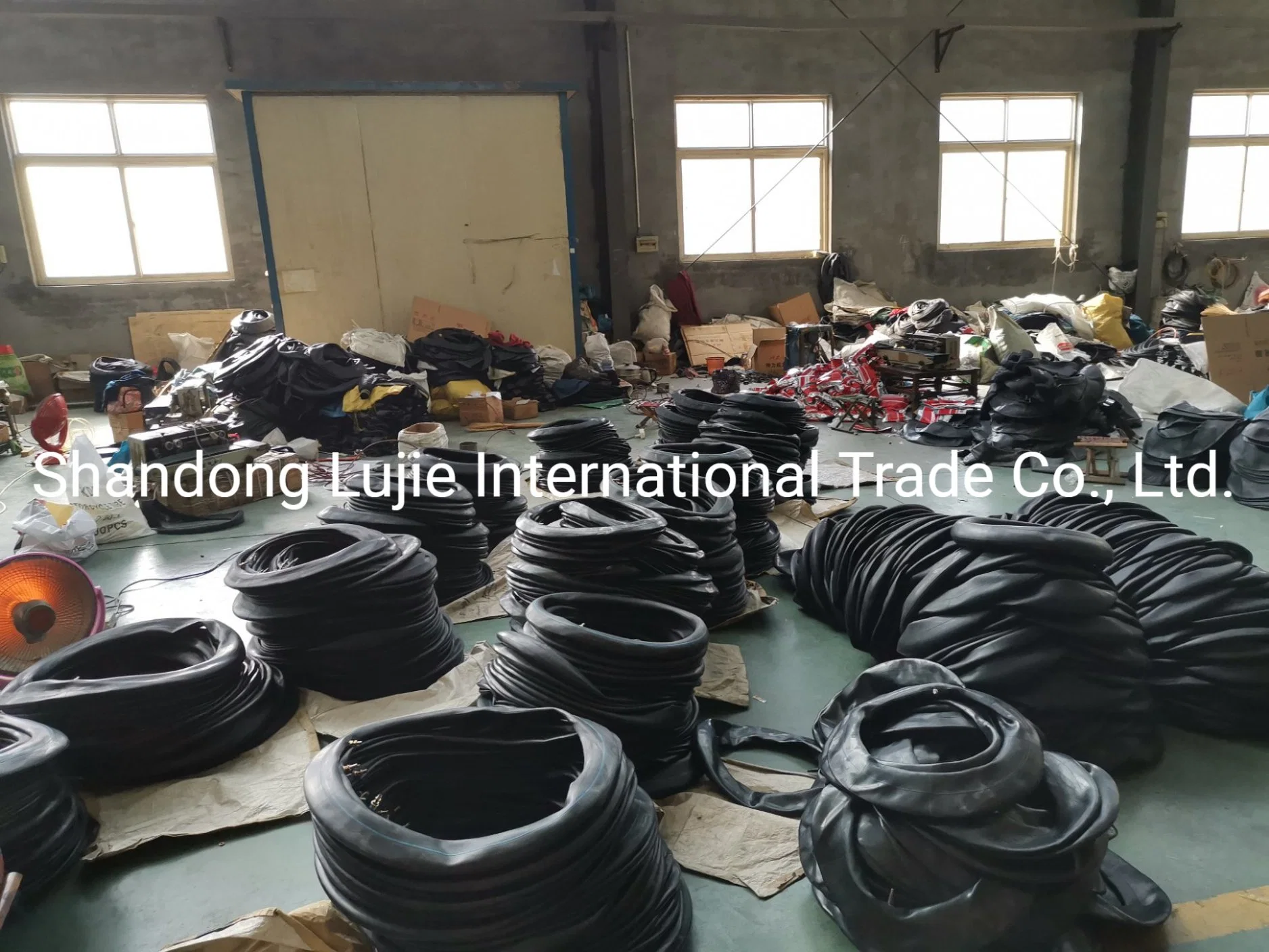 300-18 275-17 275-18 300-17 110/90-16 ISO Standard 18 Inch Butyl Natural Rubber Motorcycle /Bicycle /Tricycle / Car /Truck Camera Bike Motorcycle Inner Tube

300-18 275-17 275-18 300-17 110/90-16 Norme ISO 18 pouces Chambre à air en caoutchouc naturel butyle pour moto/vélo/tricycle/voiture/camion