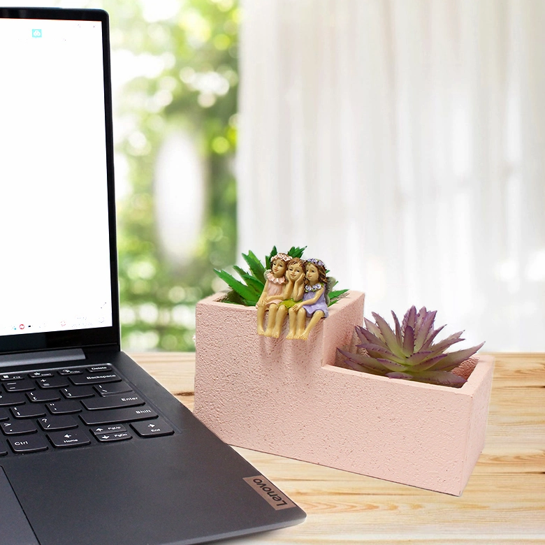 Escritorio de pluma de maceta de flores rosa suculenta