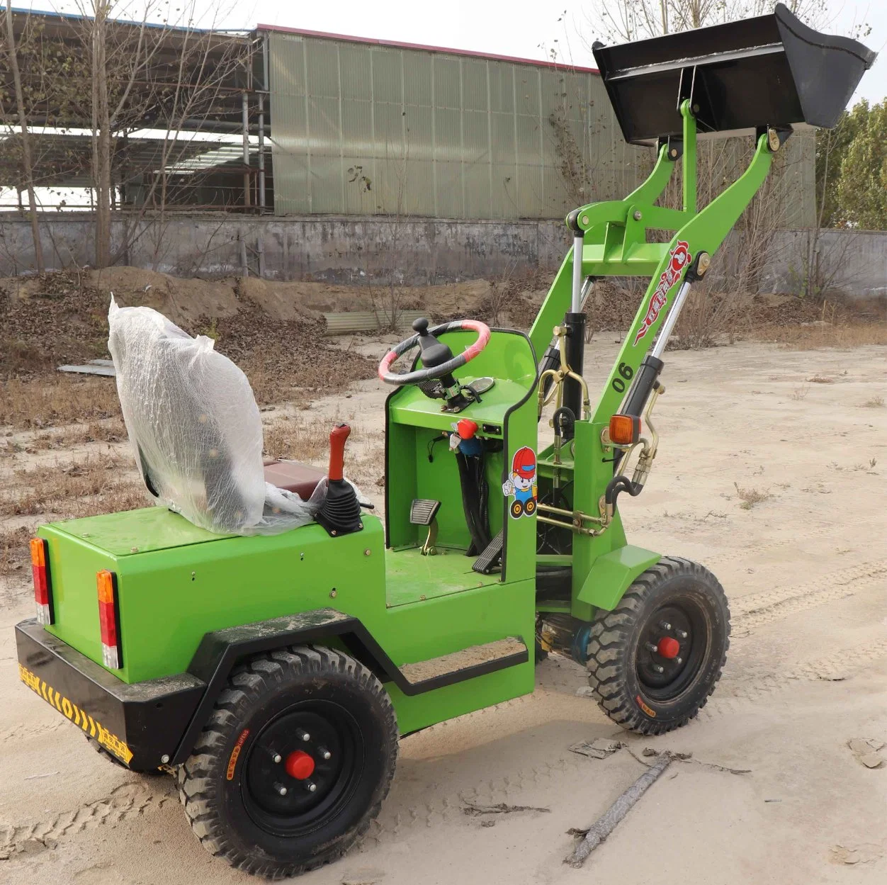 Mini-tracteurs à chargement automatique de chargeur électrique à quatre roues motrices avec CE