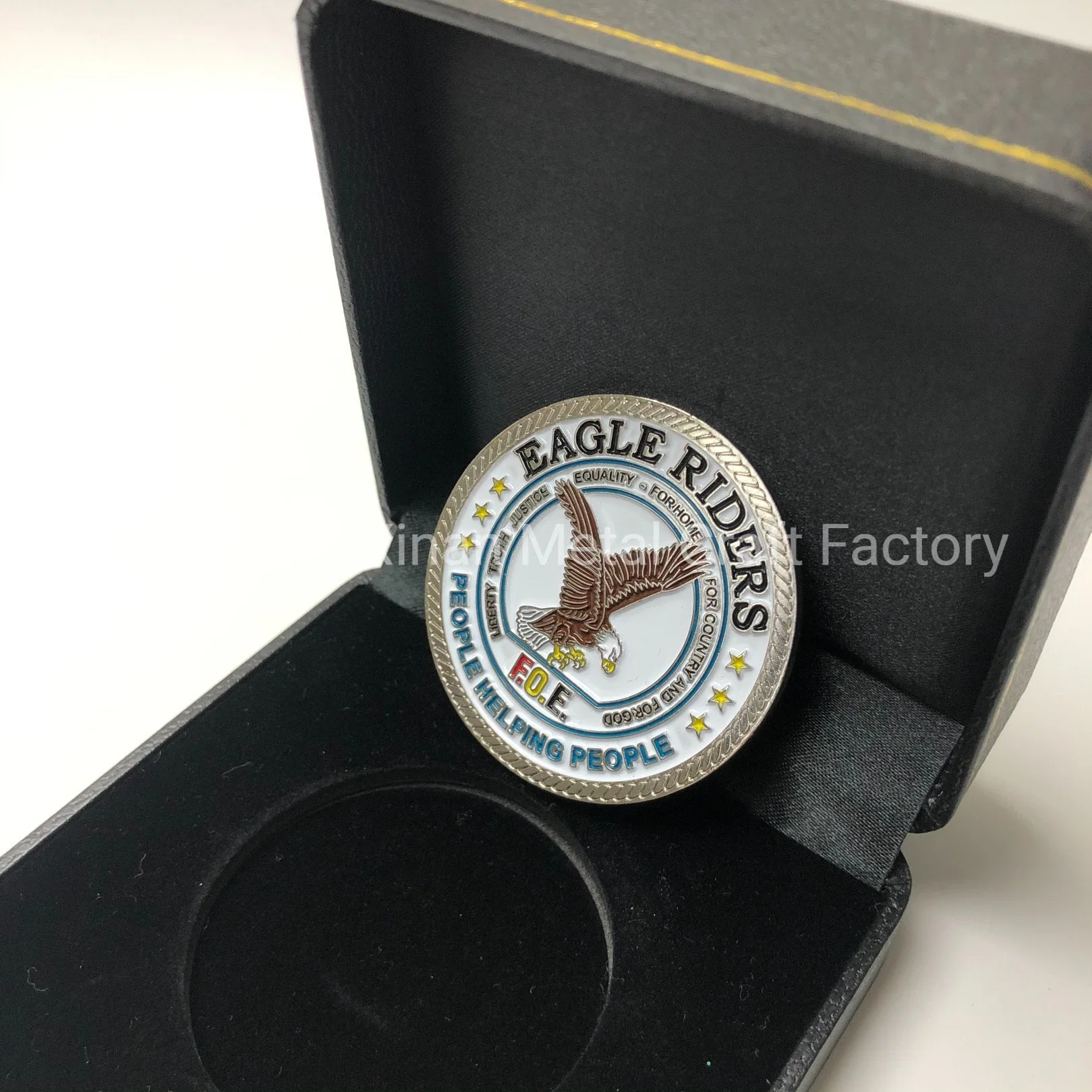 China Wholesale/Supplier Custom Metal Art Craft 3D Logo Epoxy Gold Coins Laser Marking Name Tag Honor Souvenir Challenge Coin