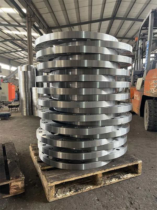 China Manufacturer of ANSI B16.5 Class 150/300/600/900 Forged Carbon/Stainless A105flange Forged Weld Neck Flange Raised Face ANSI B16.5 Big Size ANSI B16.47