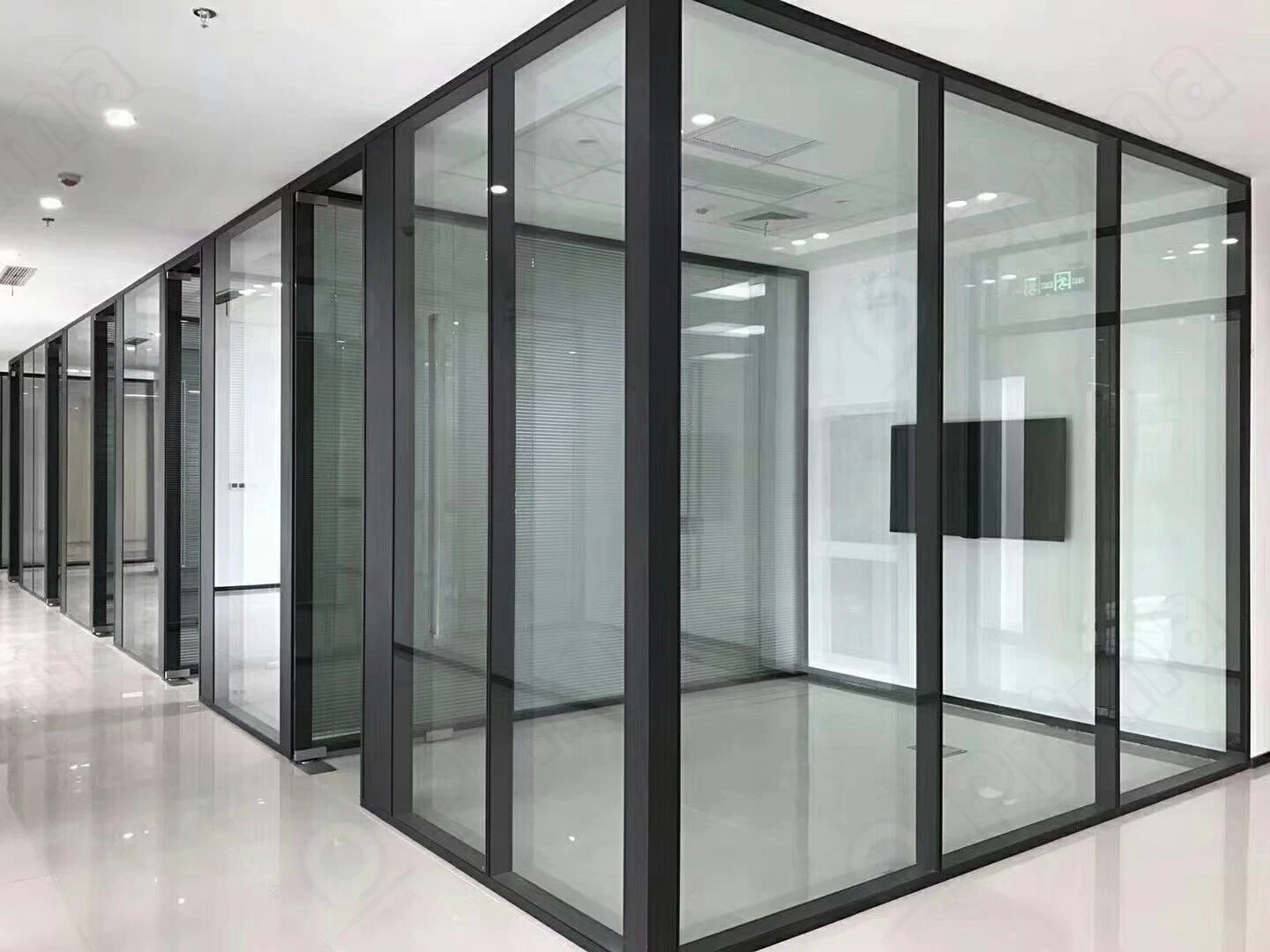 Foshan Fabrik Glaswand Die Neueste Office-Partition Glas Offical Trennwand