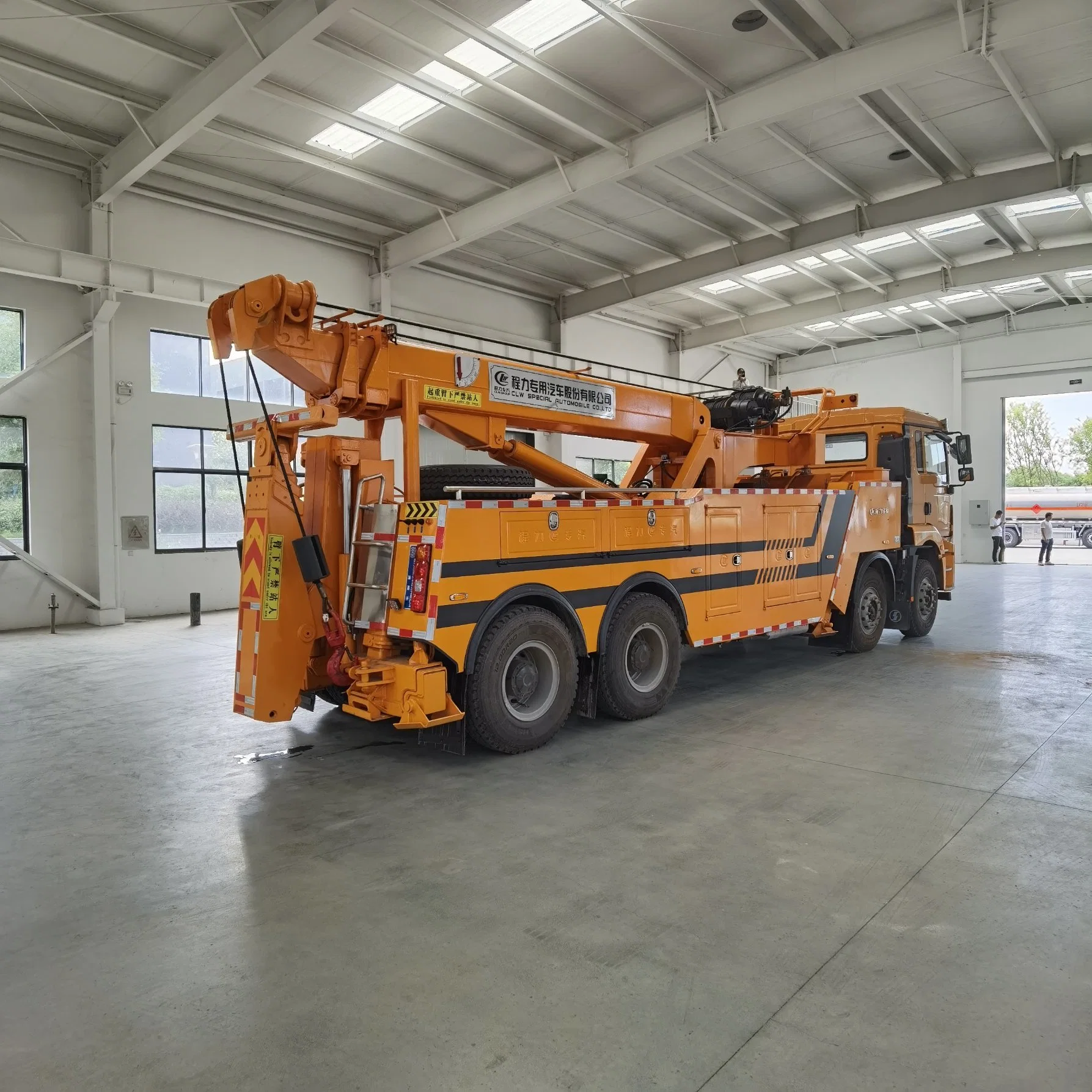 Shacman 8X4 Heavy Duty 30t 40t 50t 60t 80t Wrecker Towing Truck with Wrecker Equipment Crane Towing Device