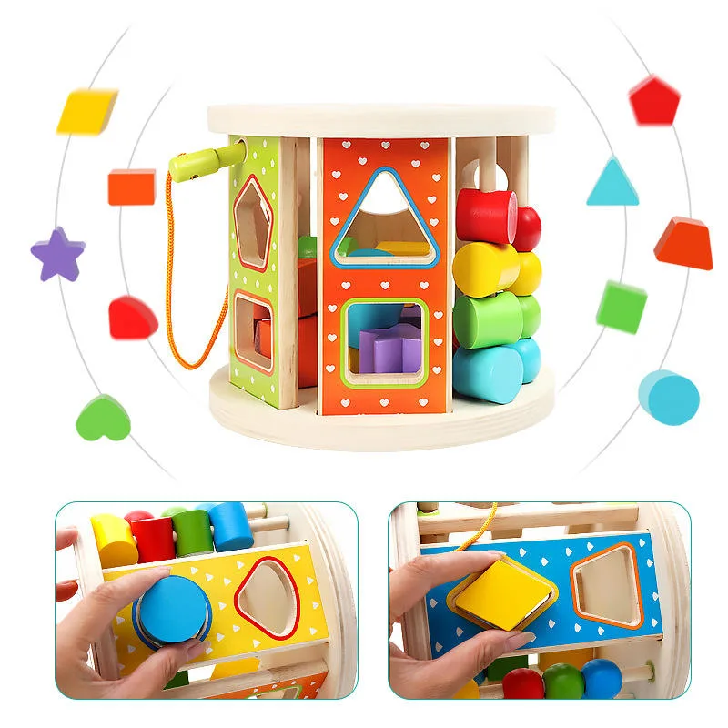 Jouets de tri de formes avec des jouets en blocs de bois.