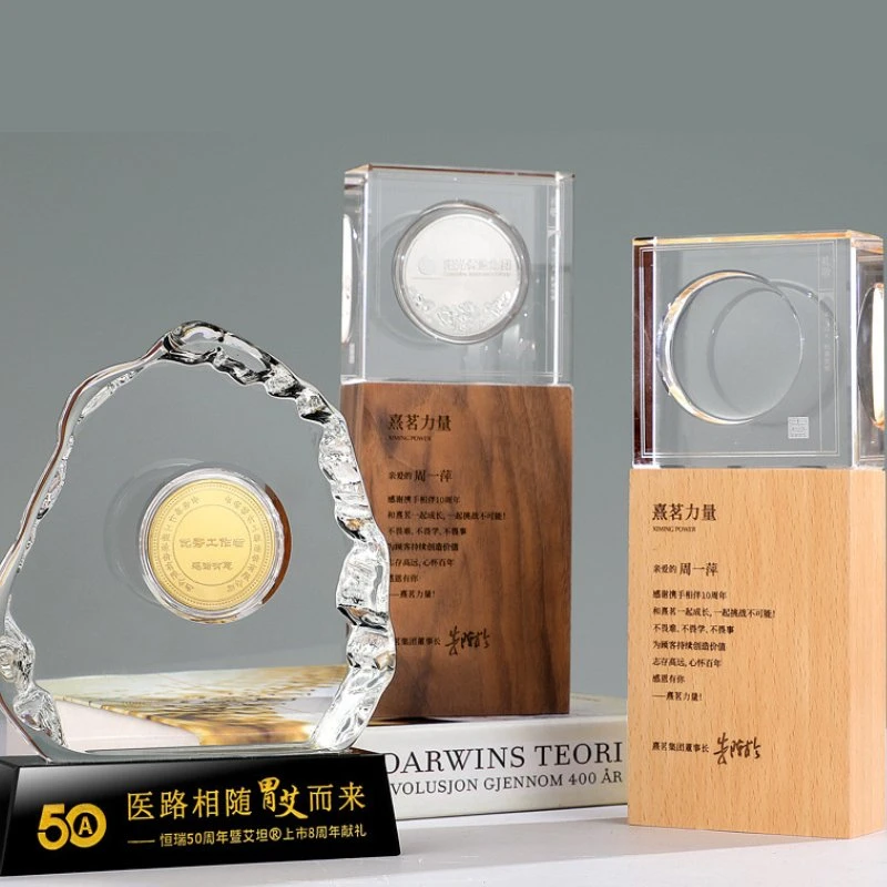 Fabricants Vente en gros Société de vente sur mesure entreprise Chambre de commerce activités honorer Souvenir 999 Trophée en cristal de pièce commémorative Pure Gold Pure Silver