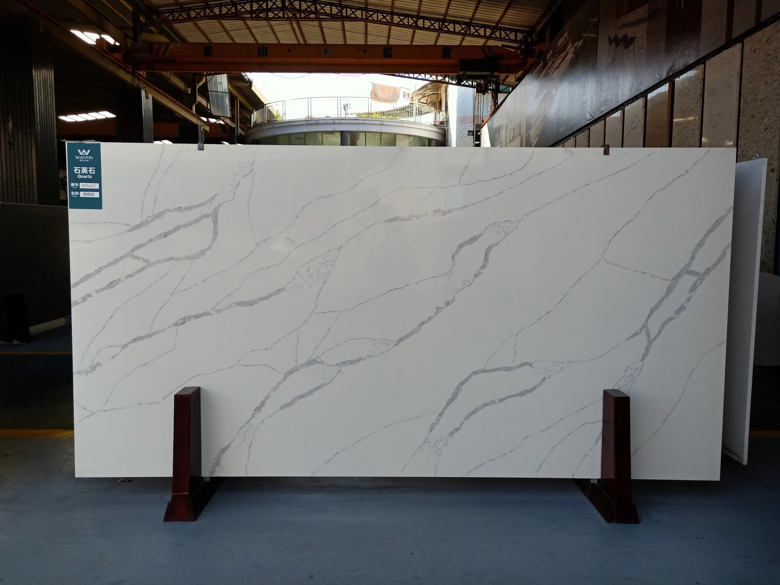 China Foshan Factory Calacatta Glossy Artificial Table Top Quartz Stone Slab