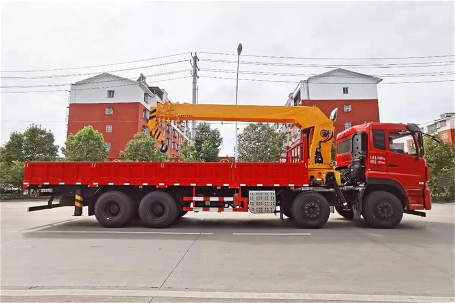 Dongfeng Tianlong 8X4 16t Truck Mounted Crane