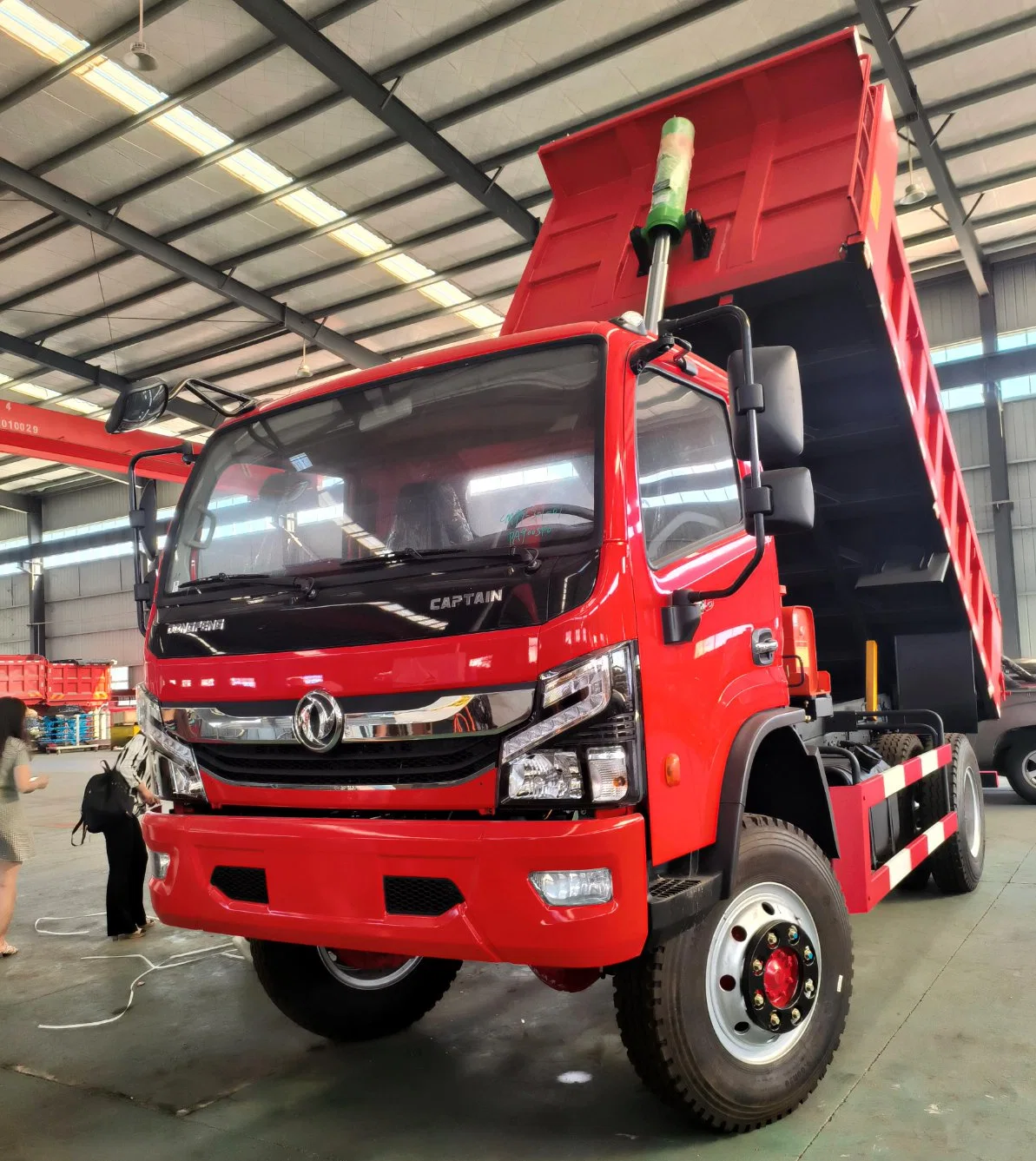 New and Used Dongfeng 4*2 6 Wheels Dump Tipper Cargo Lorry Van Tow Dumper Concrete Tractor Truck for Sale