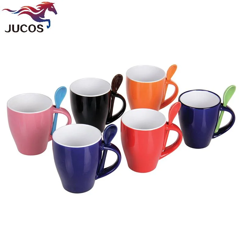 Taza de café de cerámica de diseño de color personalizado con una cuchara para regalo de promoción de forma Souvenris Cafetería Caja fuerte de microondas tazas sublimación tazas