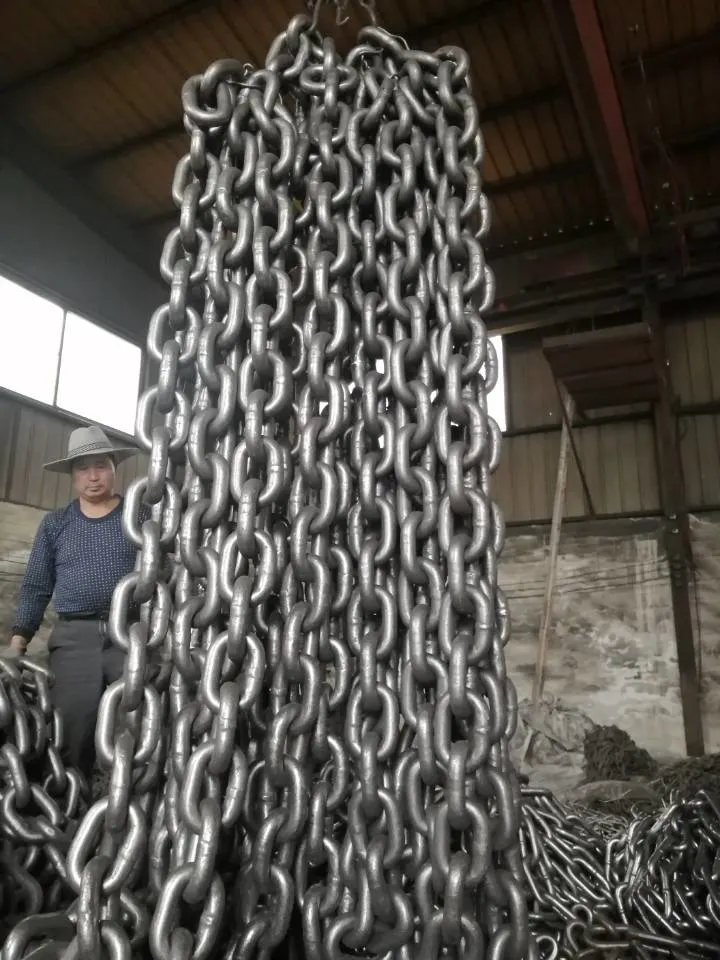 Factory Sales High Strength Heavy Duty Black Painting Galvanized Carburized Lifting Link Welded Alloy Steel Traction Chains with CE/ISO for Mining Hoisting Use