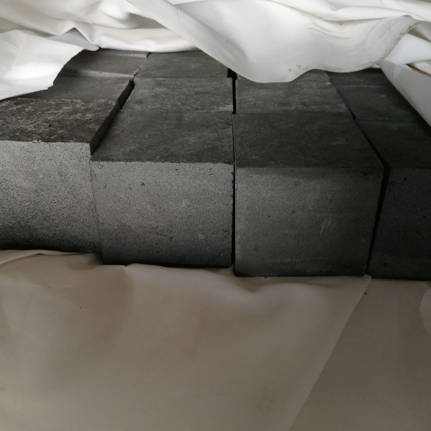 Geflammte Oberfläche China Black Mongolia Black Stone Granit Pflaster für Bodenfliesen