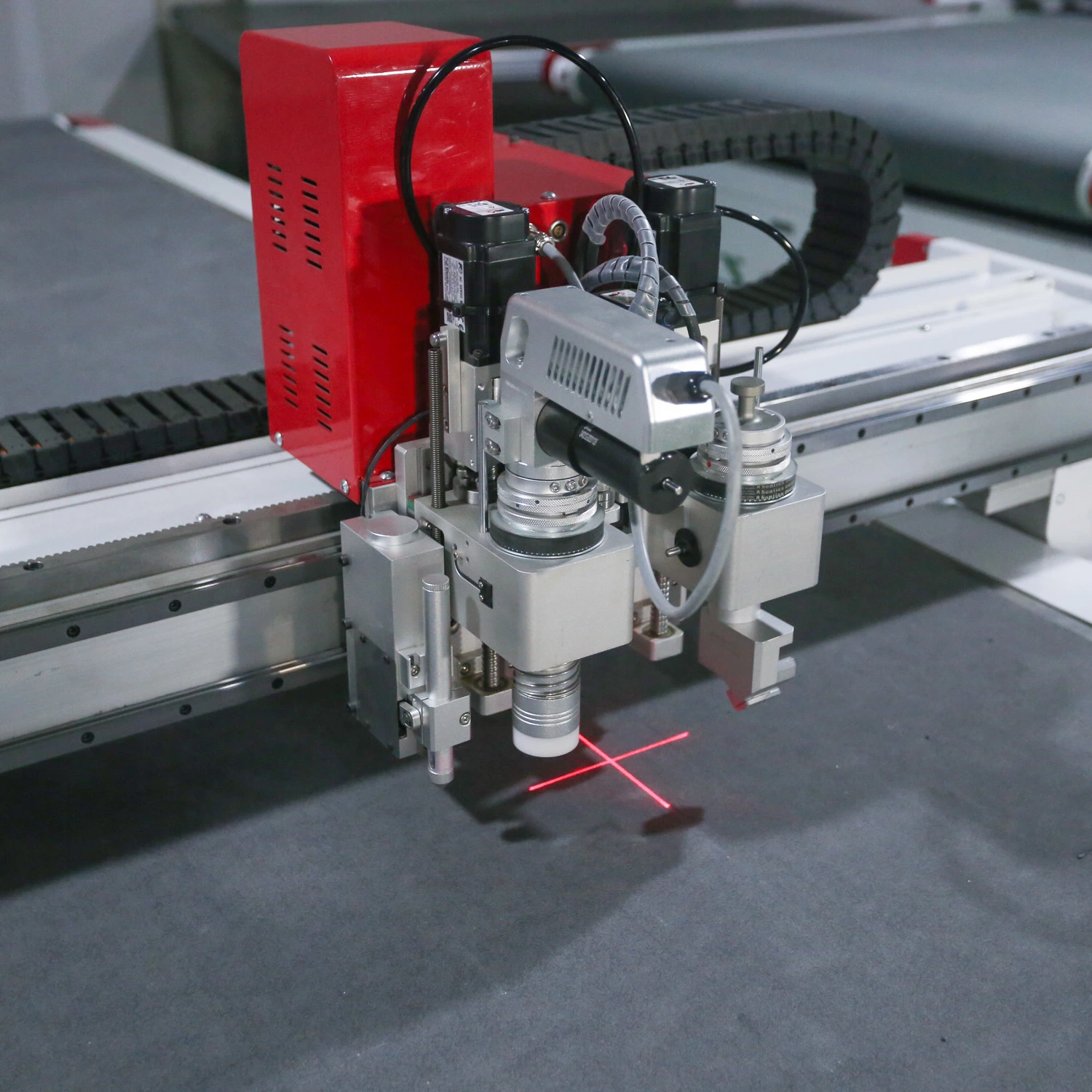 China Manufactured CNC Oscillating Automatic Knife Fabric Cutting Machine