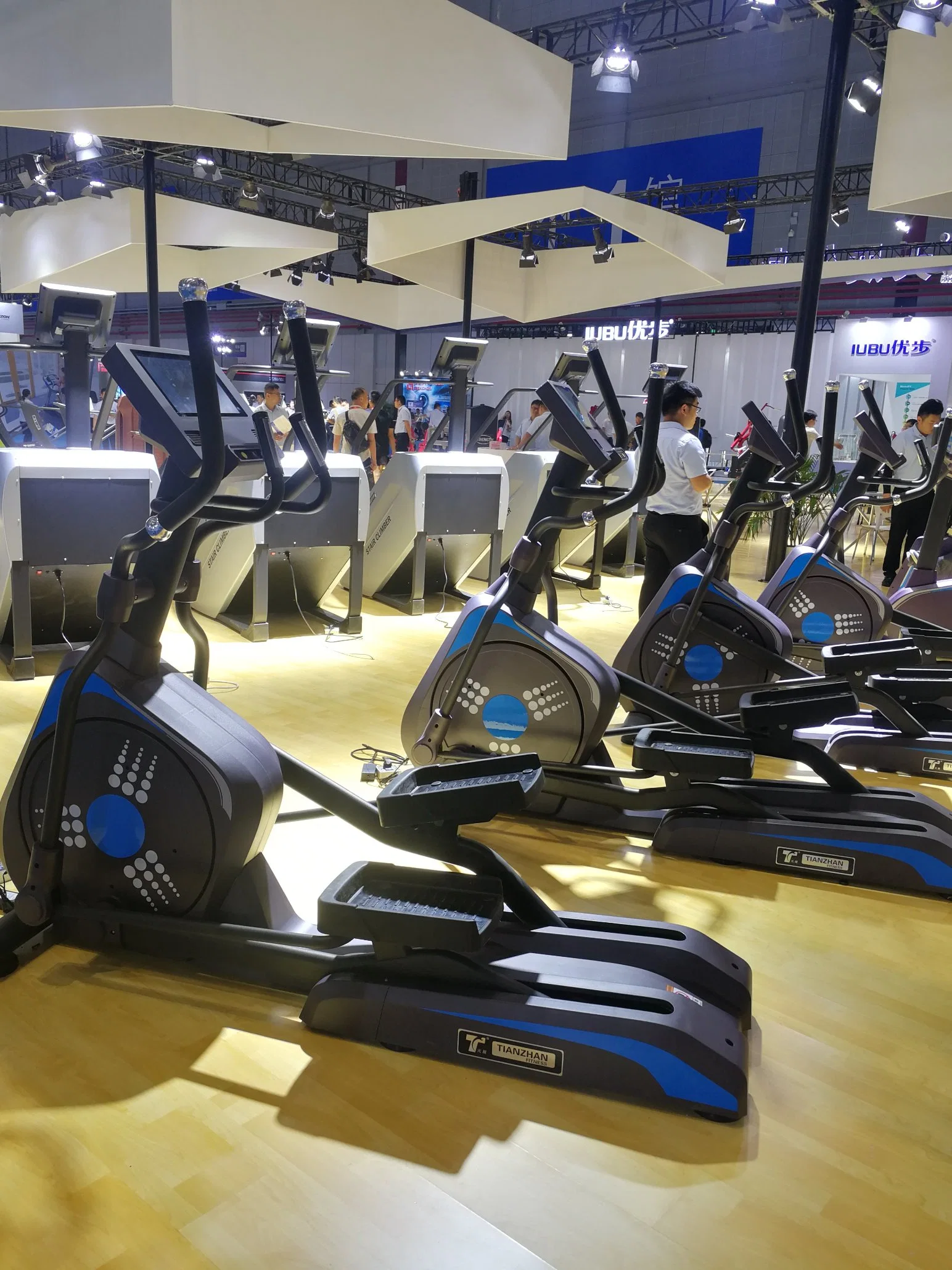 Vélo elliptique luxueux de haute qualité de l'équipement de Fitness Elliptical machinerie commerciale