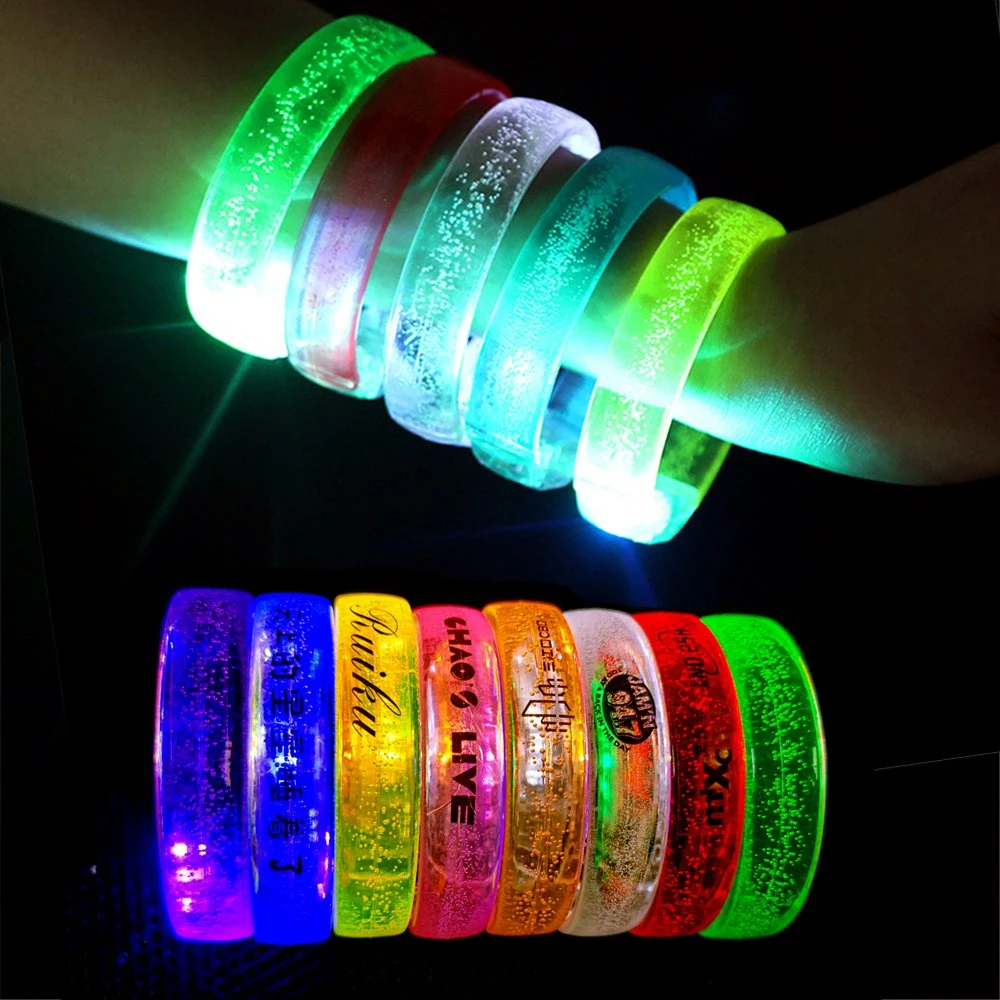 Wholesale acrylique LED Glow in Dark Bracelet Bar concert atmosphère Bracelet de fête à bulles à DEL avec logo personnalisé et bracelet de forme bicolore