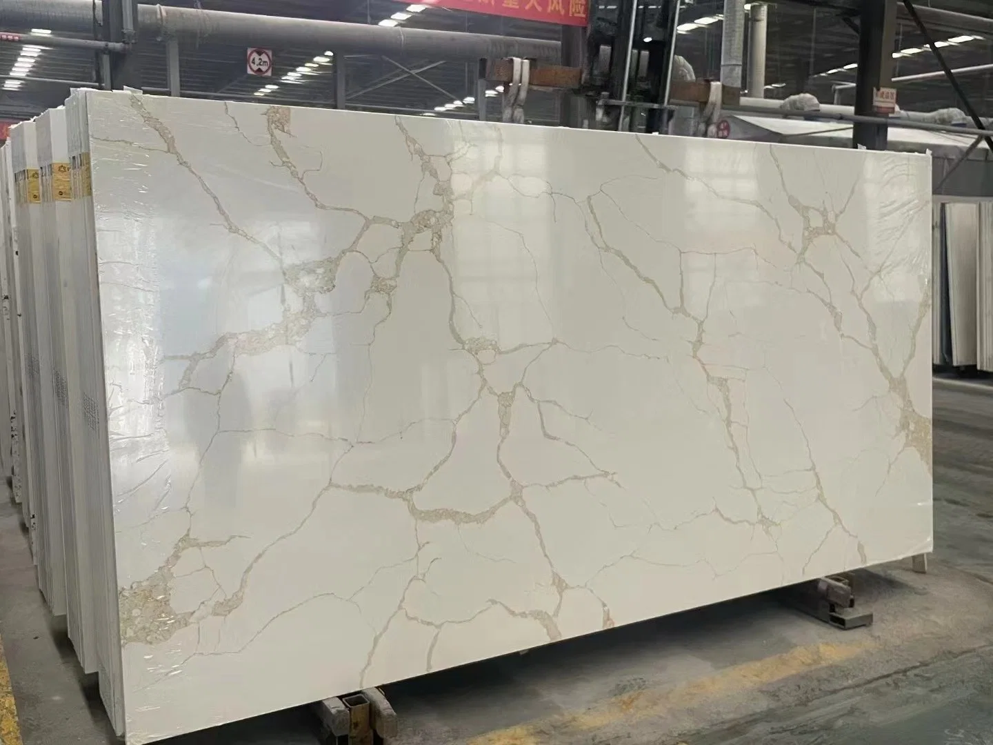 Pure Color Quartz Slab Directly Supplied in The Bathroom