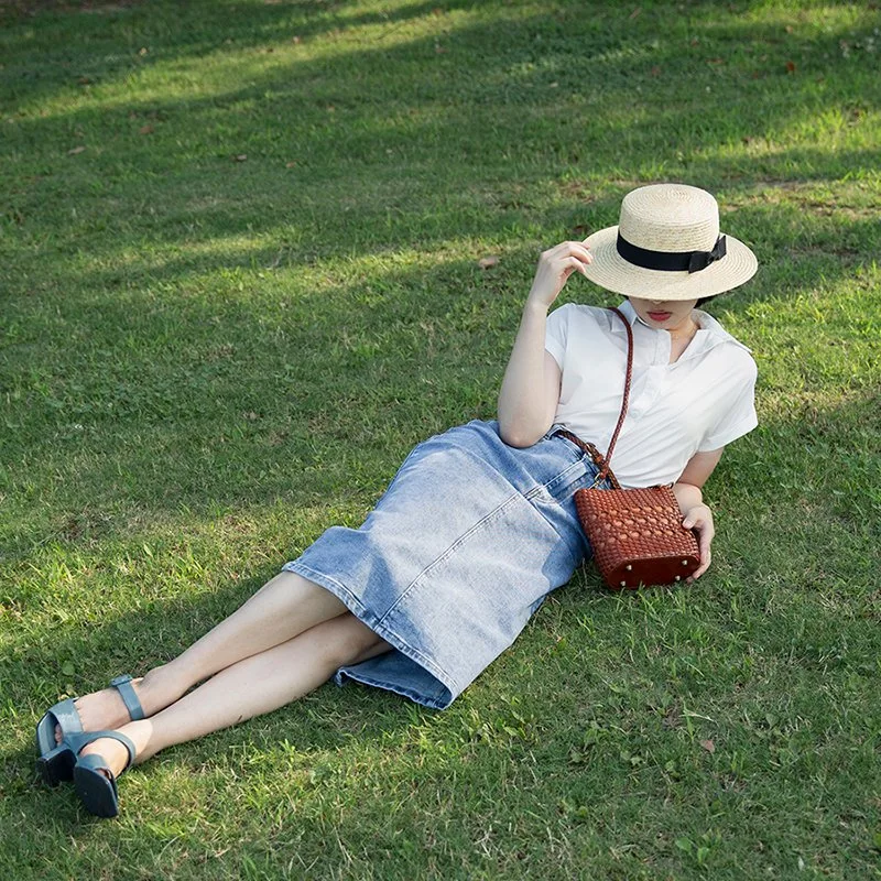 Emg6753 Sac à main en cuir de vachette tissé, sac à bandoulière de créateur avec logo personnalisé, fait main pour l'été, sac en cuir tressé pour femmes en vacances à la plage.